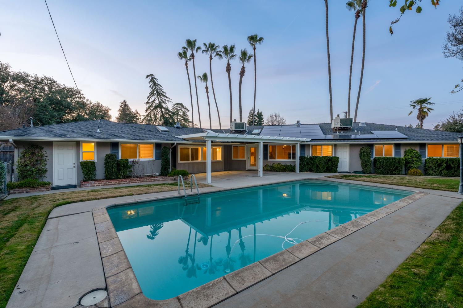 5662 N Thorne Ave, Fresno, CA 93711