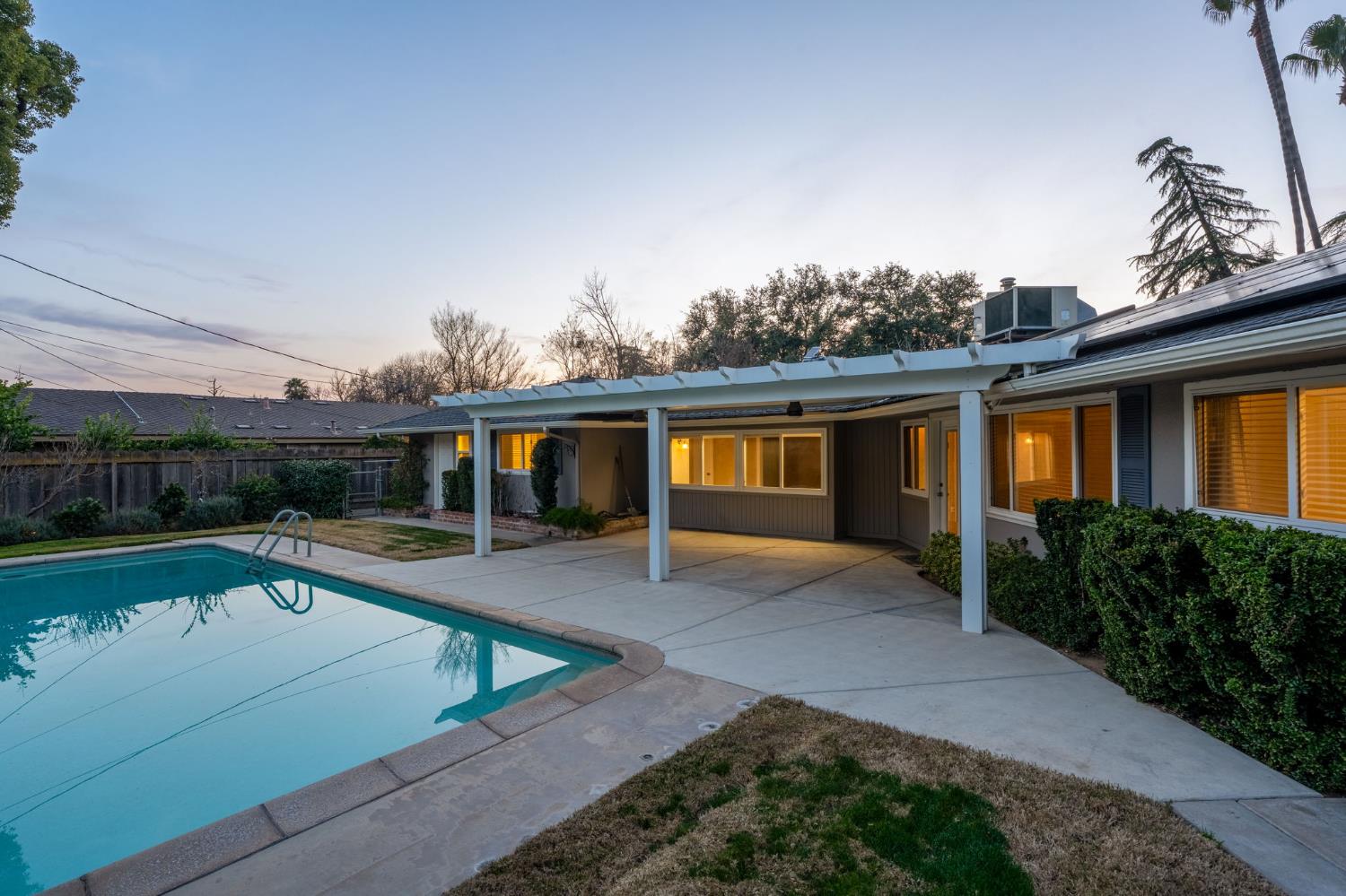 5662 N Thorne Ave, Fresno, CA 93711