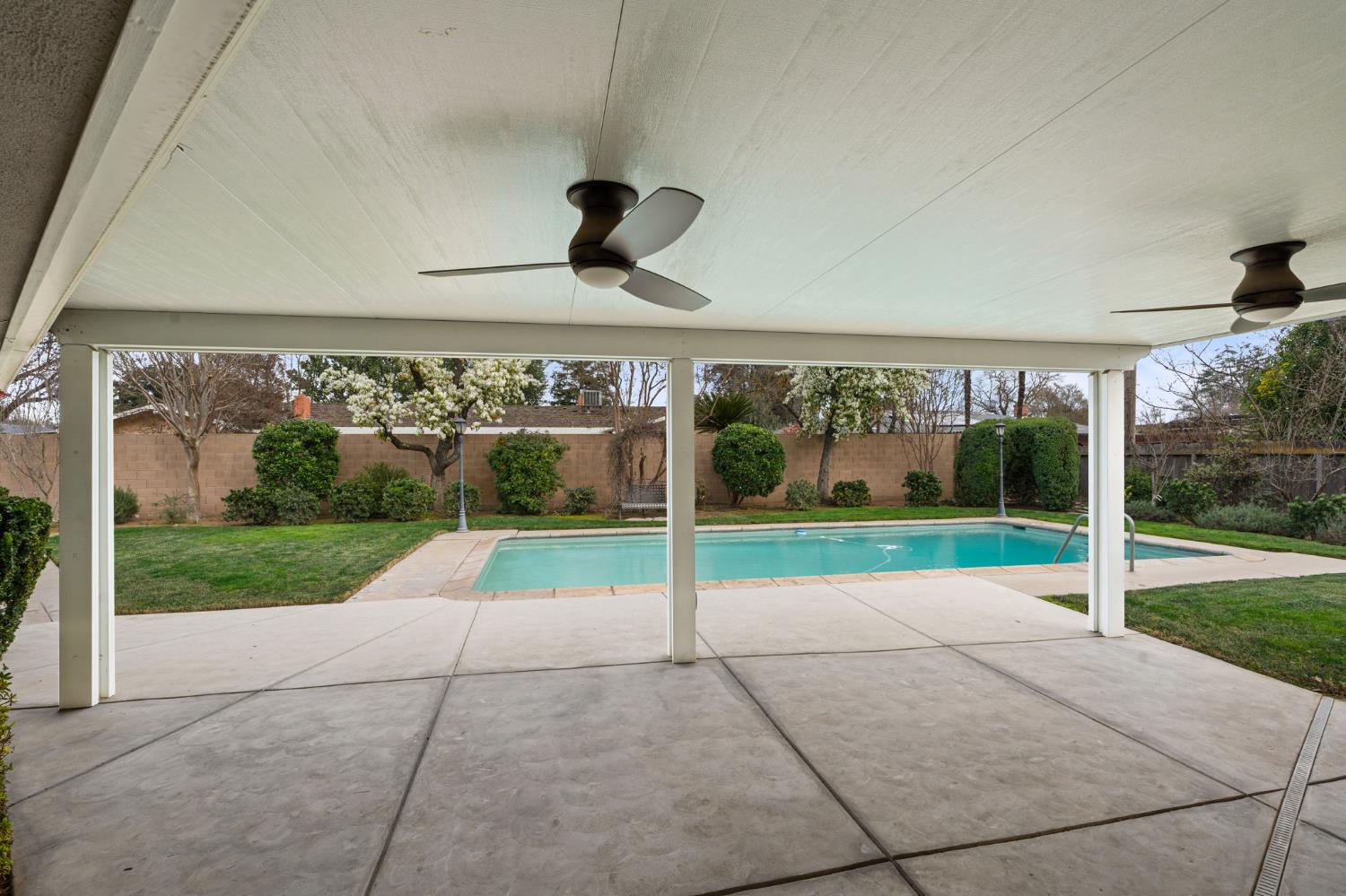 5662 N Thorne Ave, Fresno, CA 93711