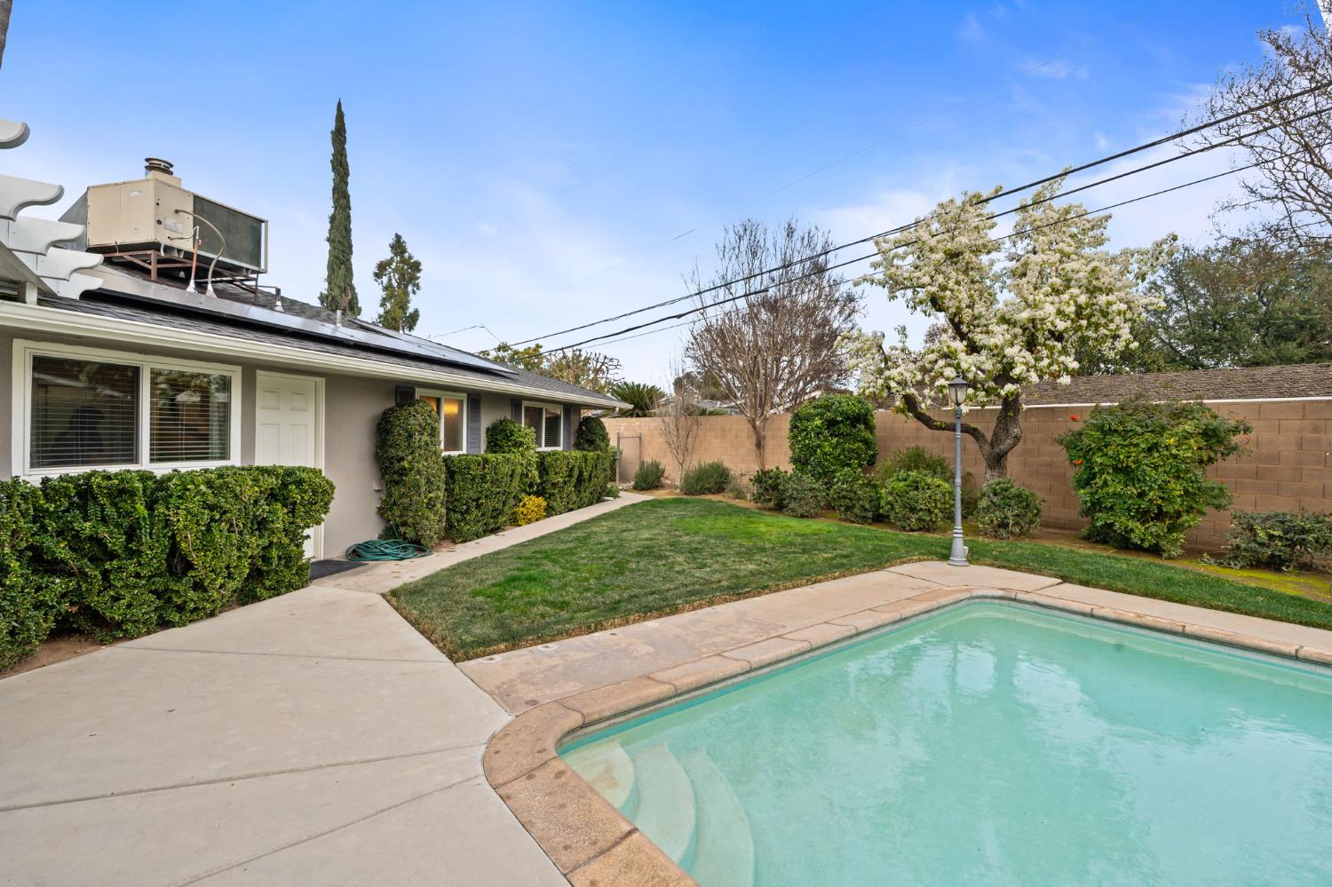 5662 N Thorne Ave, Fresno, CA 93711