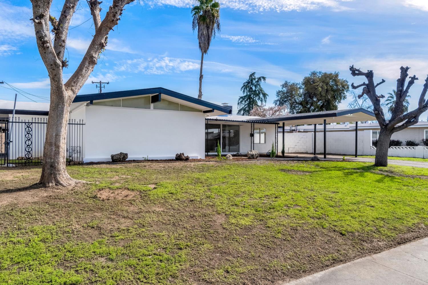 2622 N 2nd St, Fresno, CA 93703