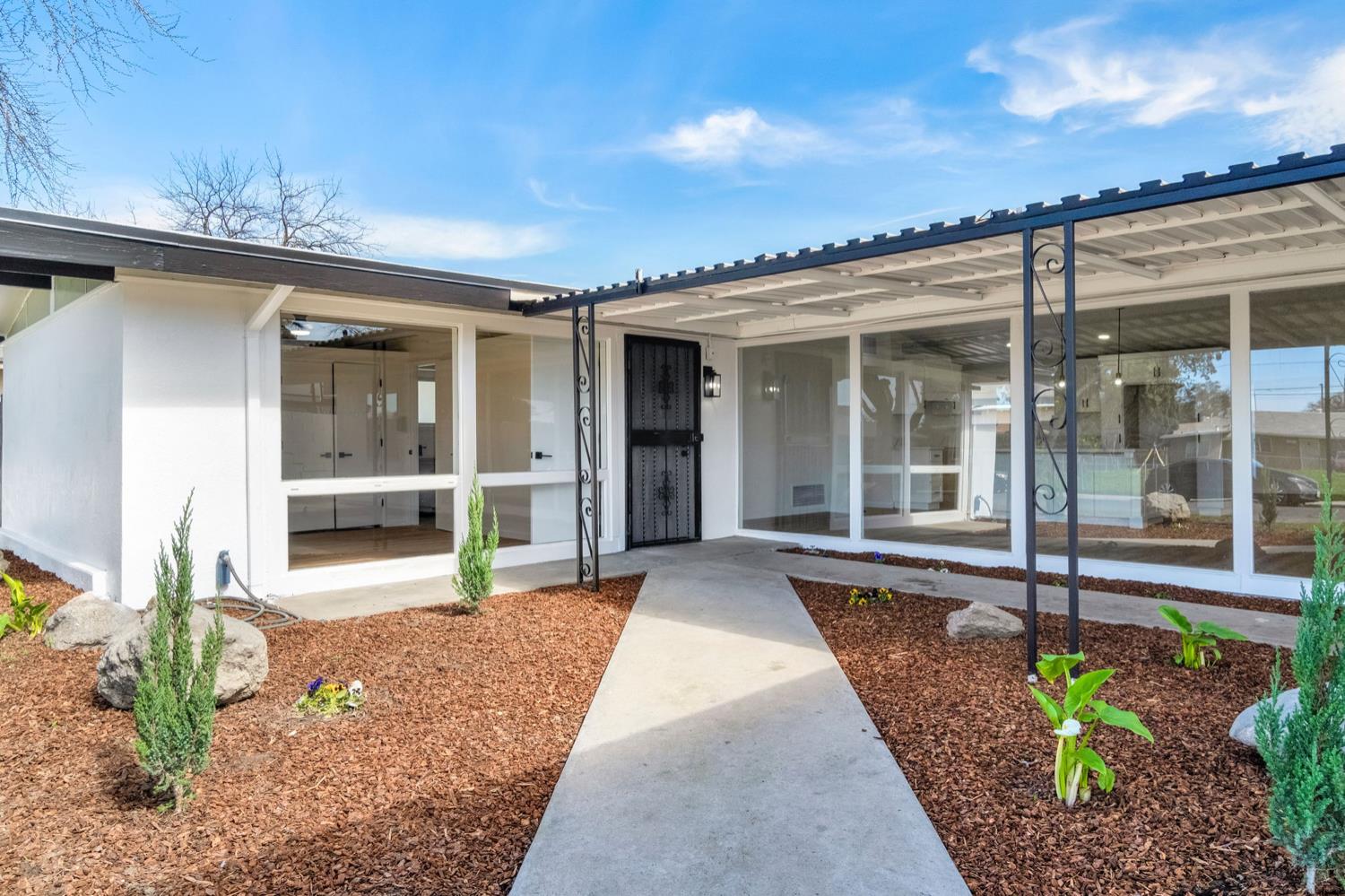 2622 N 2nd St, Fresno, CA 93703