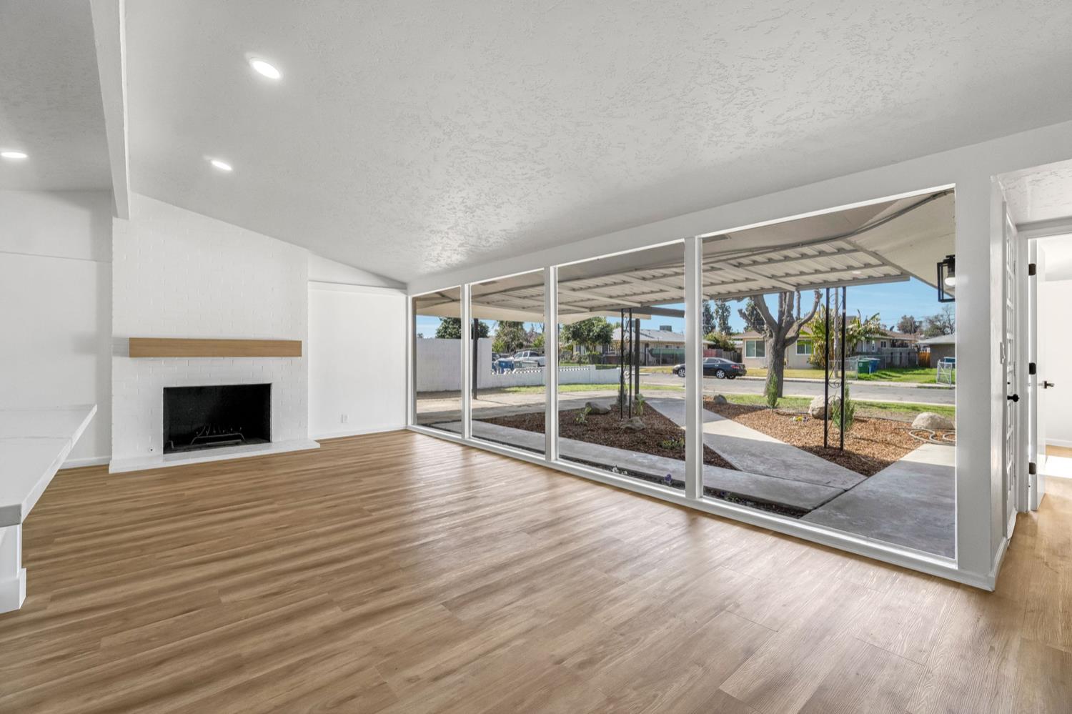 2622 N 2nd St, Fresno, CA 93703