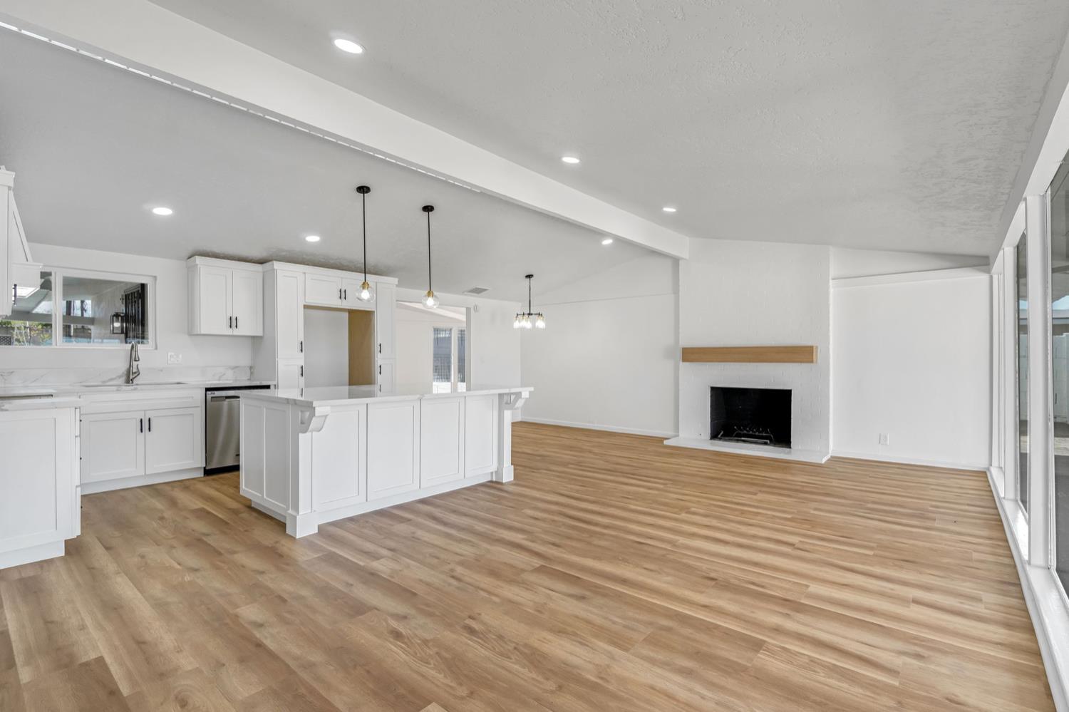 2622 N 2nd St, Fresno, CA 93703