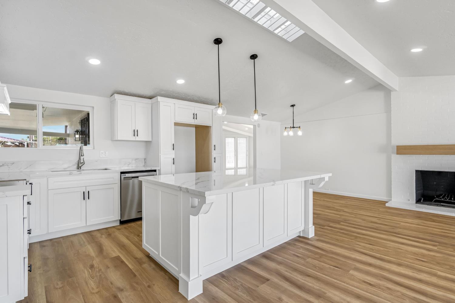 2622 N 2nd St, Fresno, CA 93703