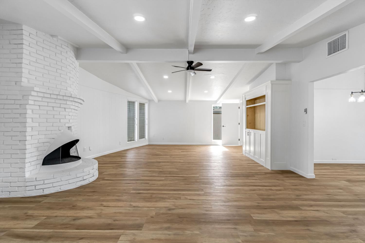 2622 N 2nd St, Fresno, CA 93703