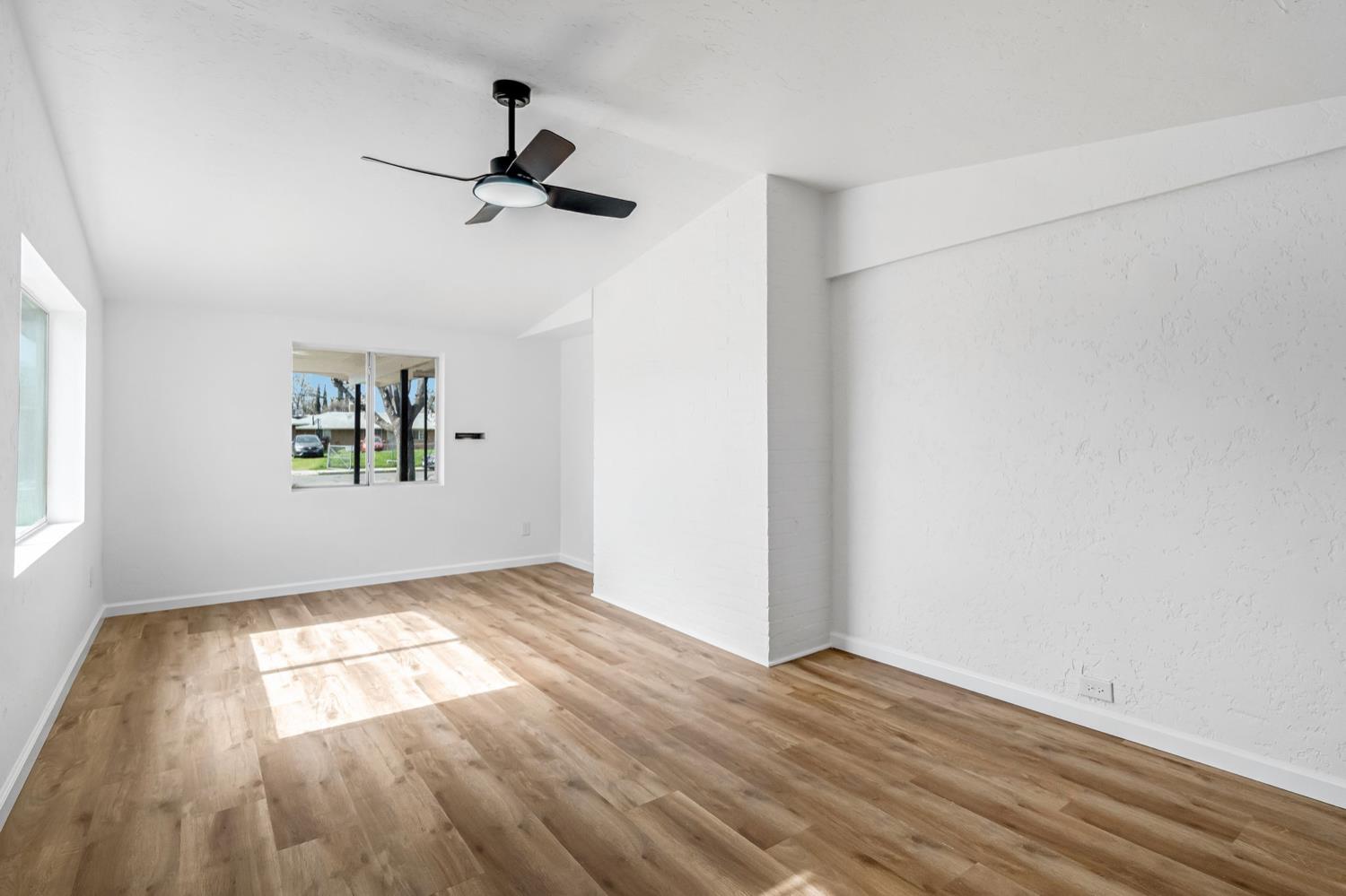 2622 N 2nd St, Fresno, CA 93703