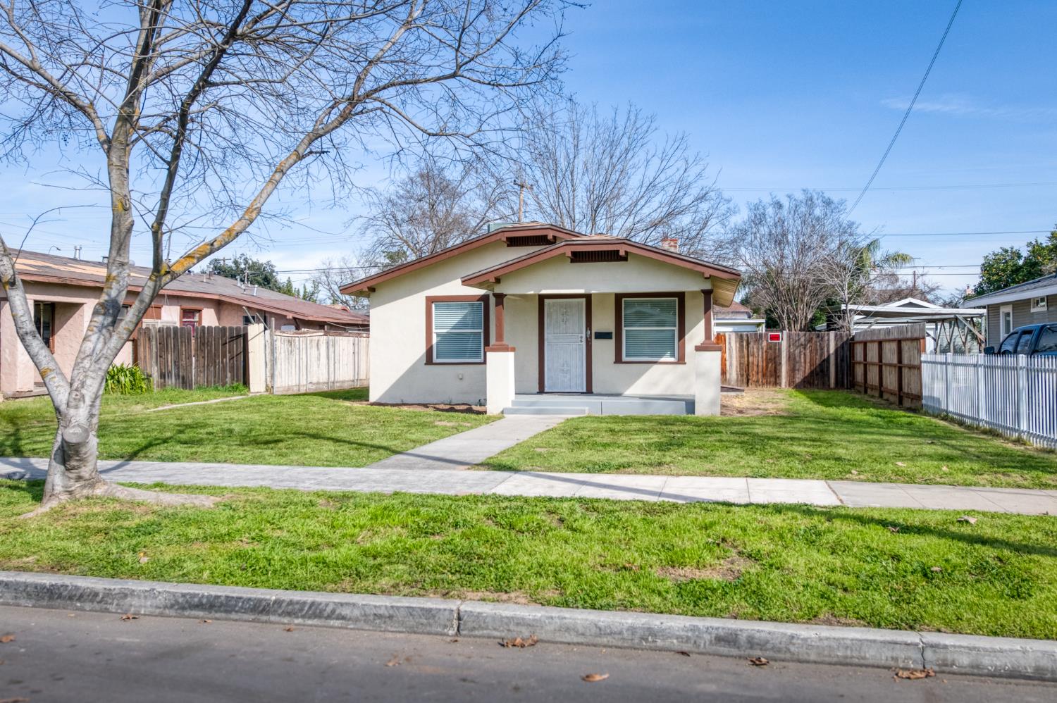 978 N Arthur Ave, Fresno, CA 93728