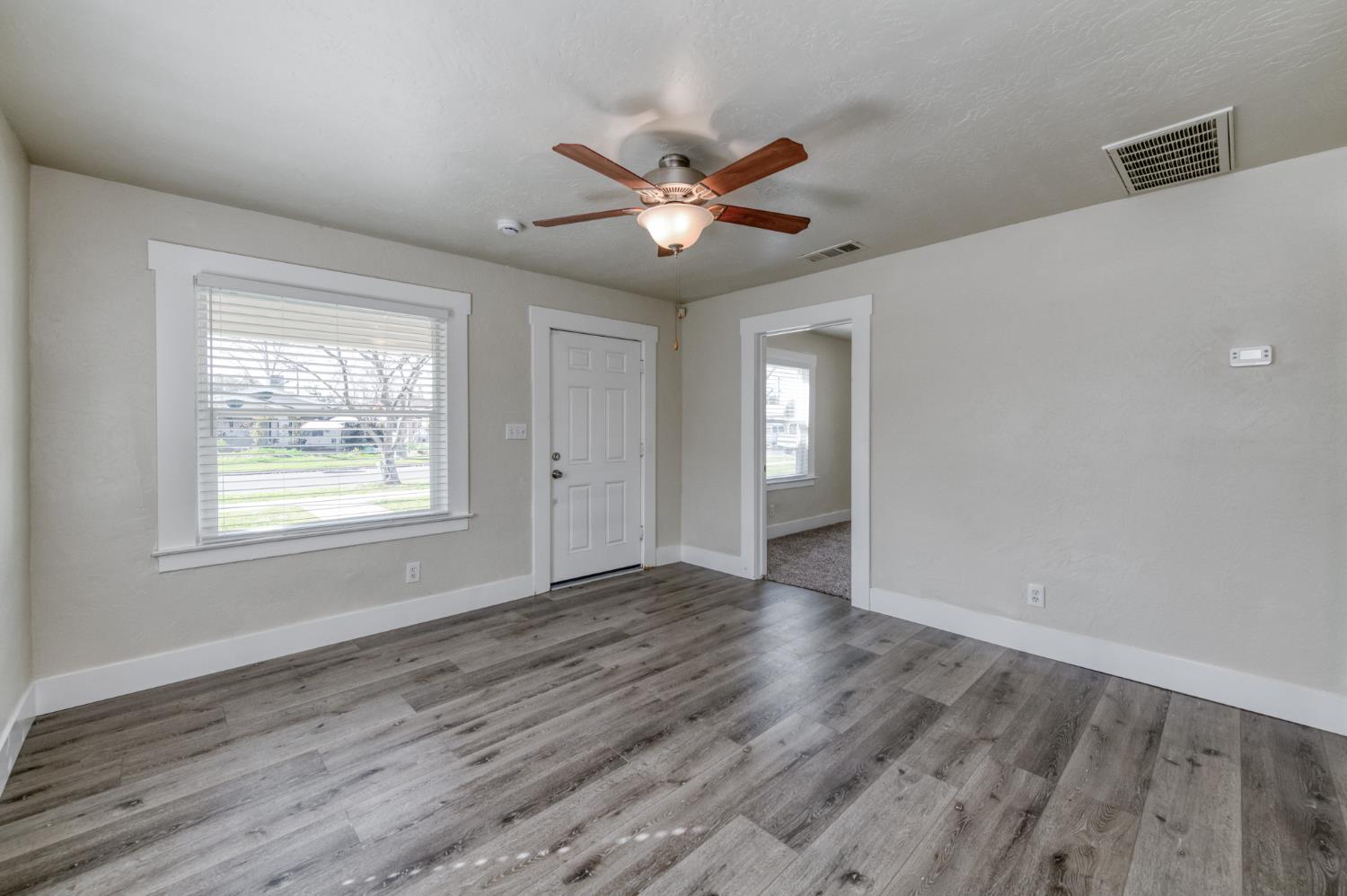 978 N Arthur Ave, Fresno, CA 93728