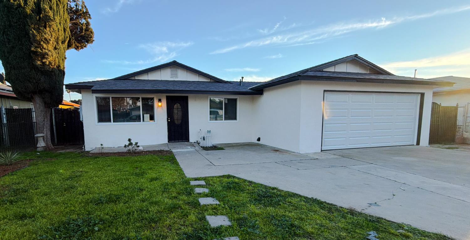 1565 W Hawes Ave, Fresno, CA 93706