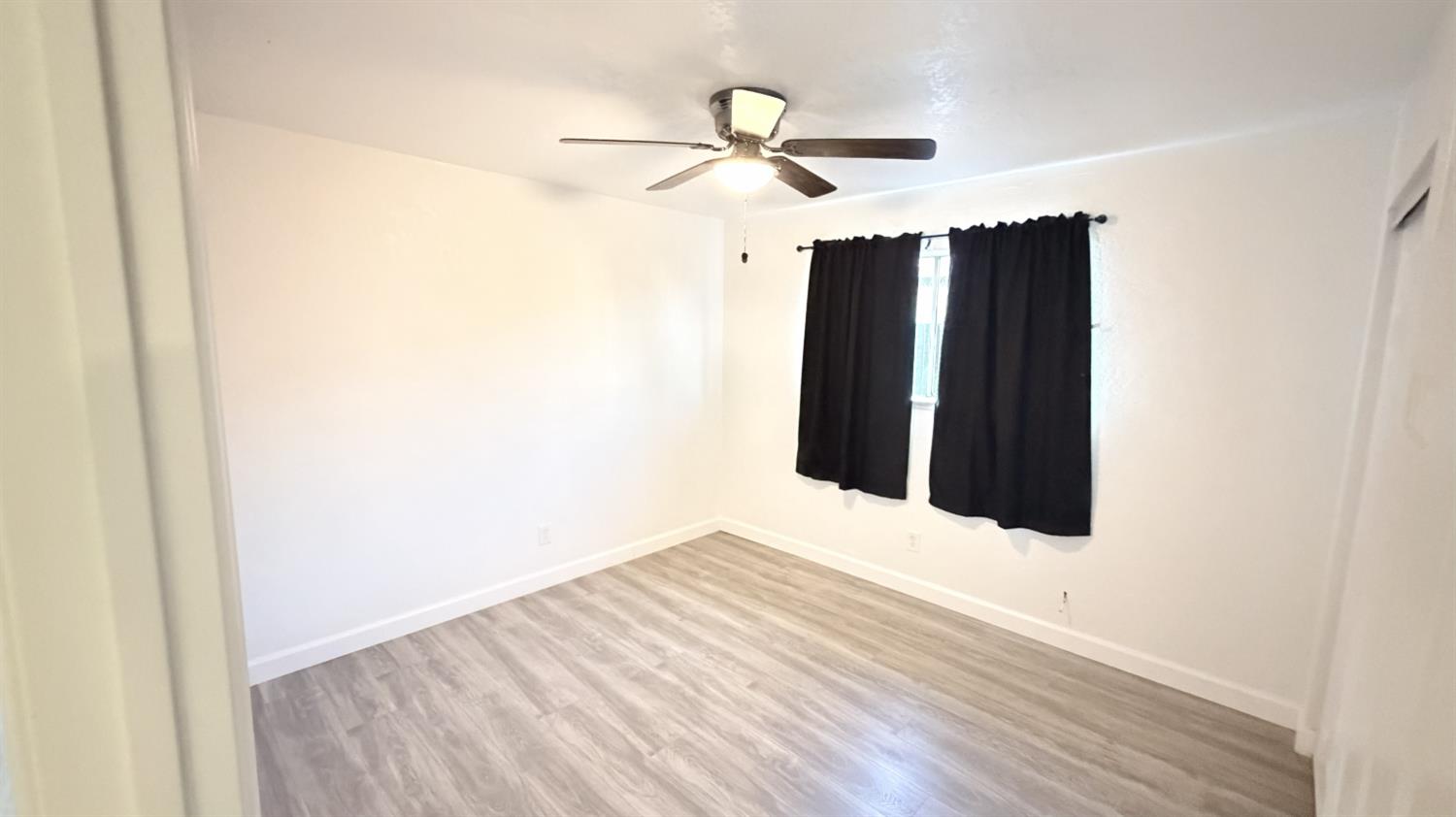 1565 W Hawes Ave, Fresno, CA 93706