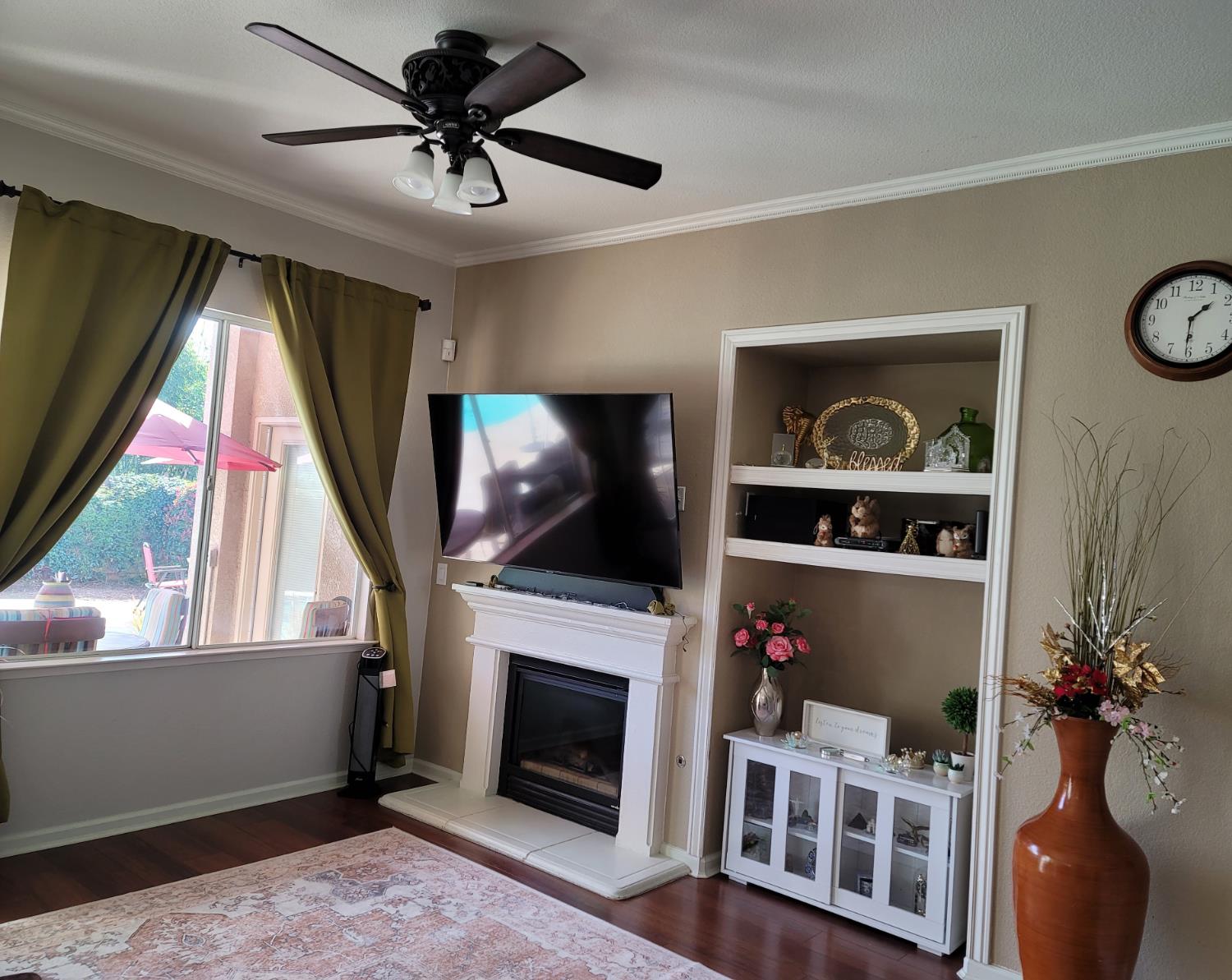 5758 E Belgravia Ave E, Fresno, CA 93727