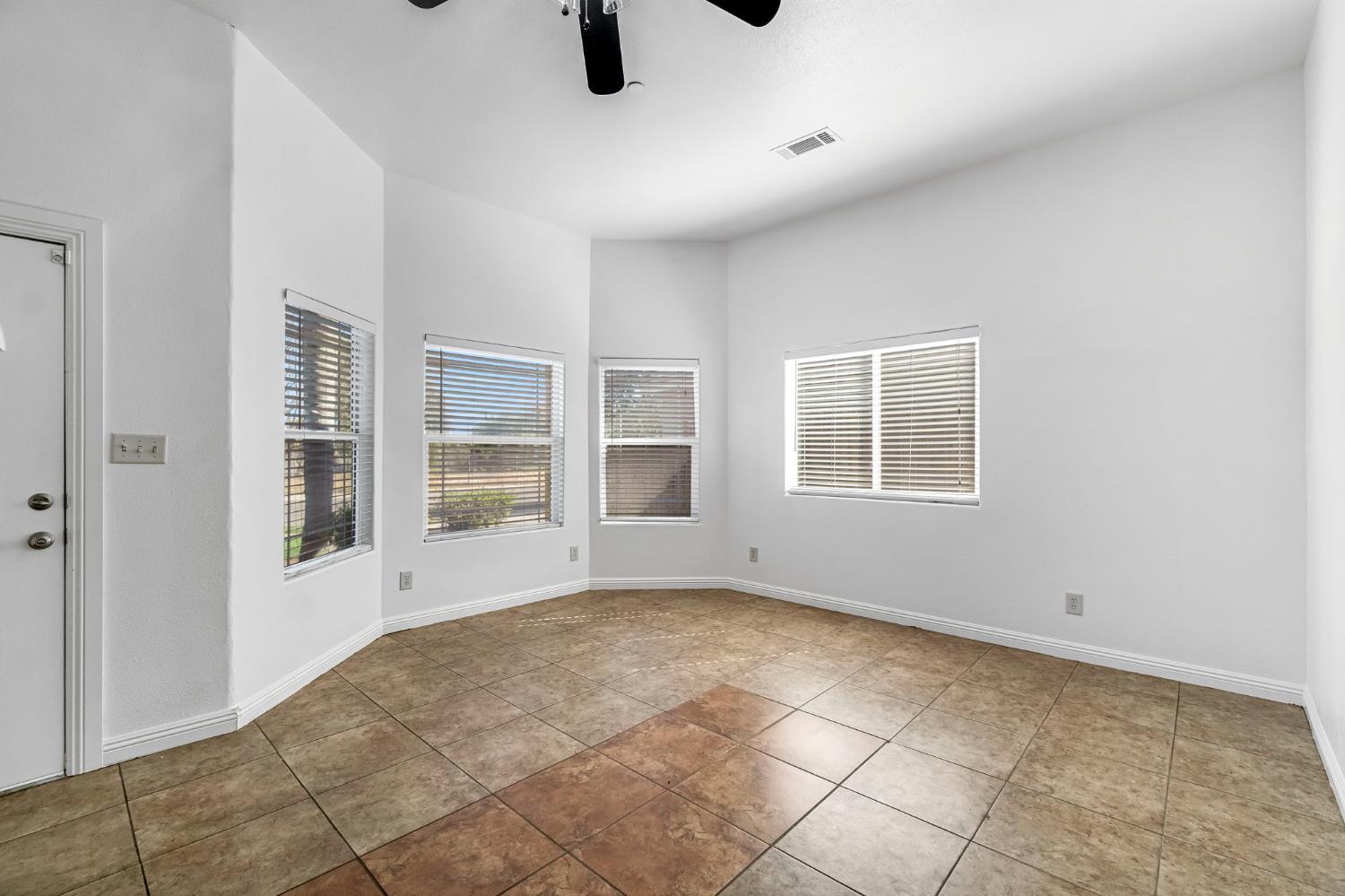 4863 N Doon Way, Fresno, CA 93726