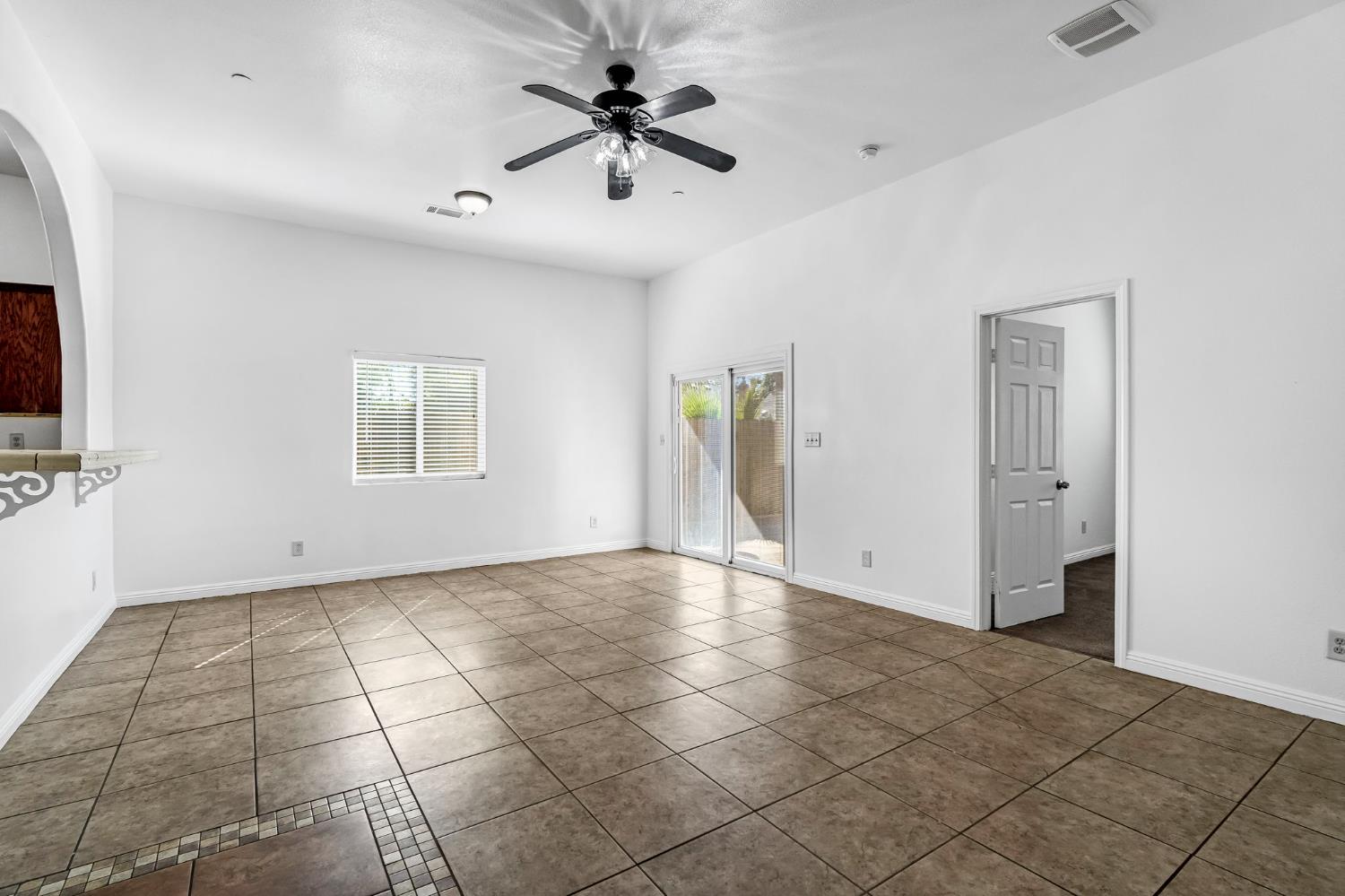 4863 N Doon Way, Fresno, CA 93726