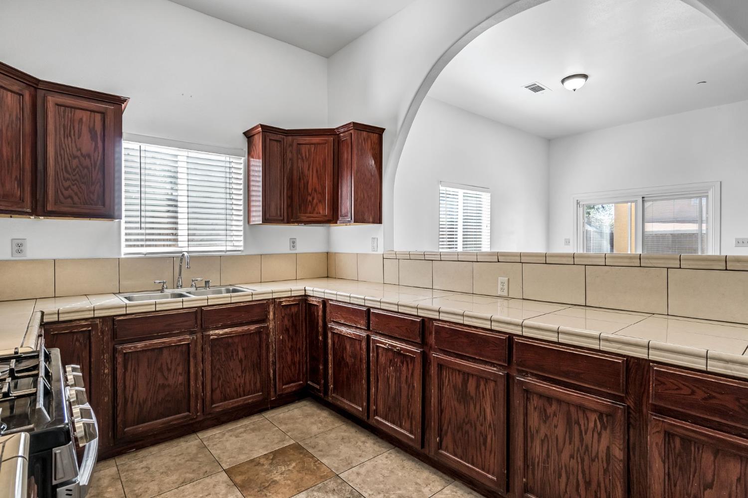 4863 N Doon Way, Fresno, CA 93726