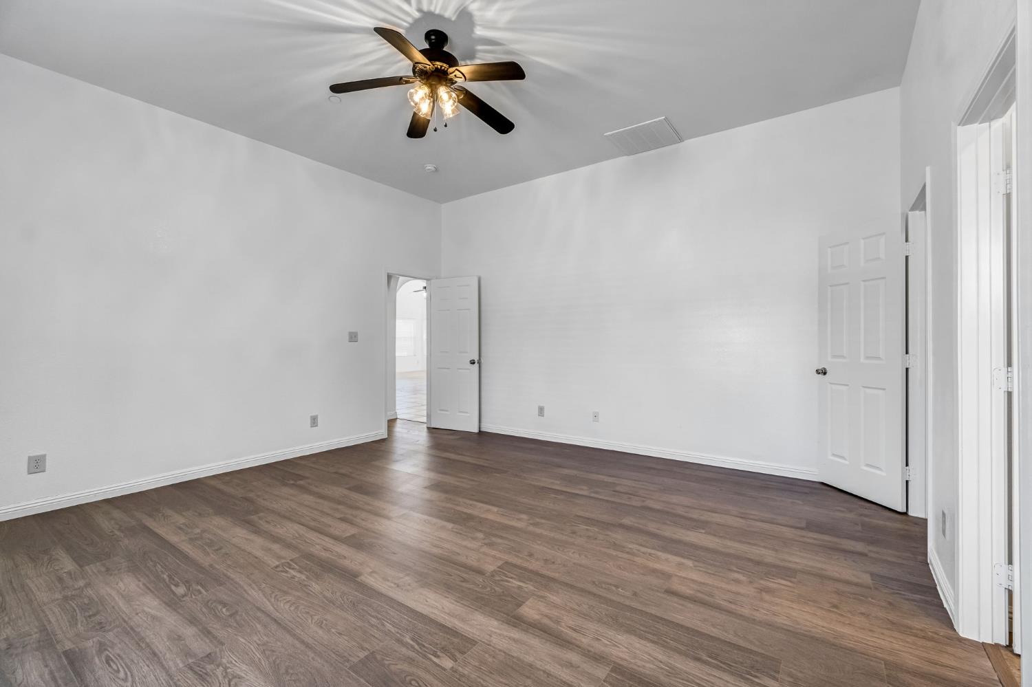 4863 N Doon Way, Fresno, CA 93726