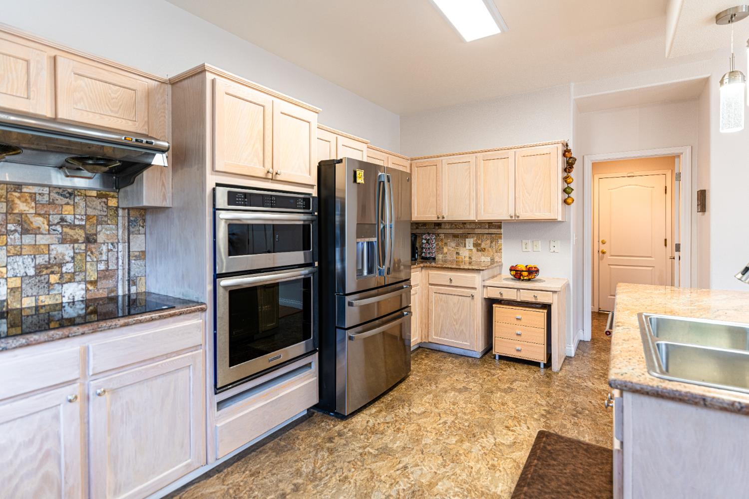 2322 E Revere Rd, Fresno, CA 93720