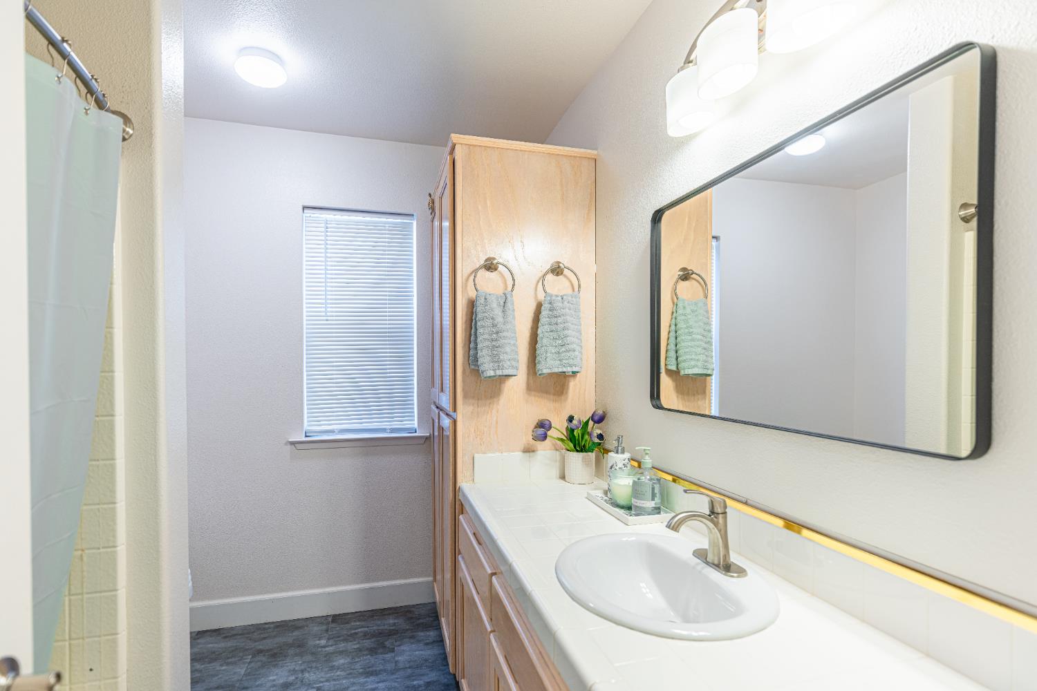 2322 E Revere Rd, Fresno, CA 93720