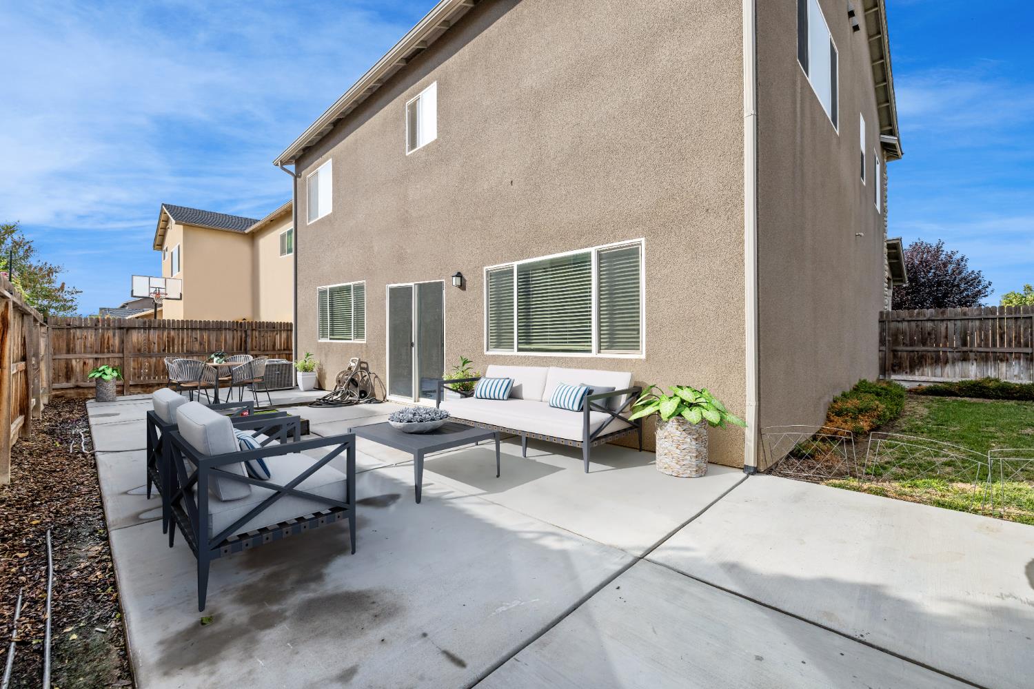 6157 E Garland Ave, Fresno, CA 93727