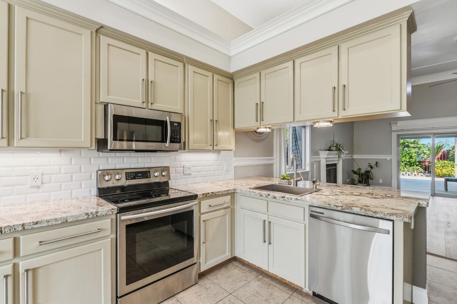 2740 E El Paso Ave, Fresno, CA 93720