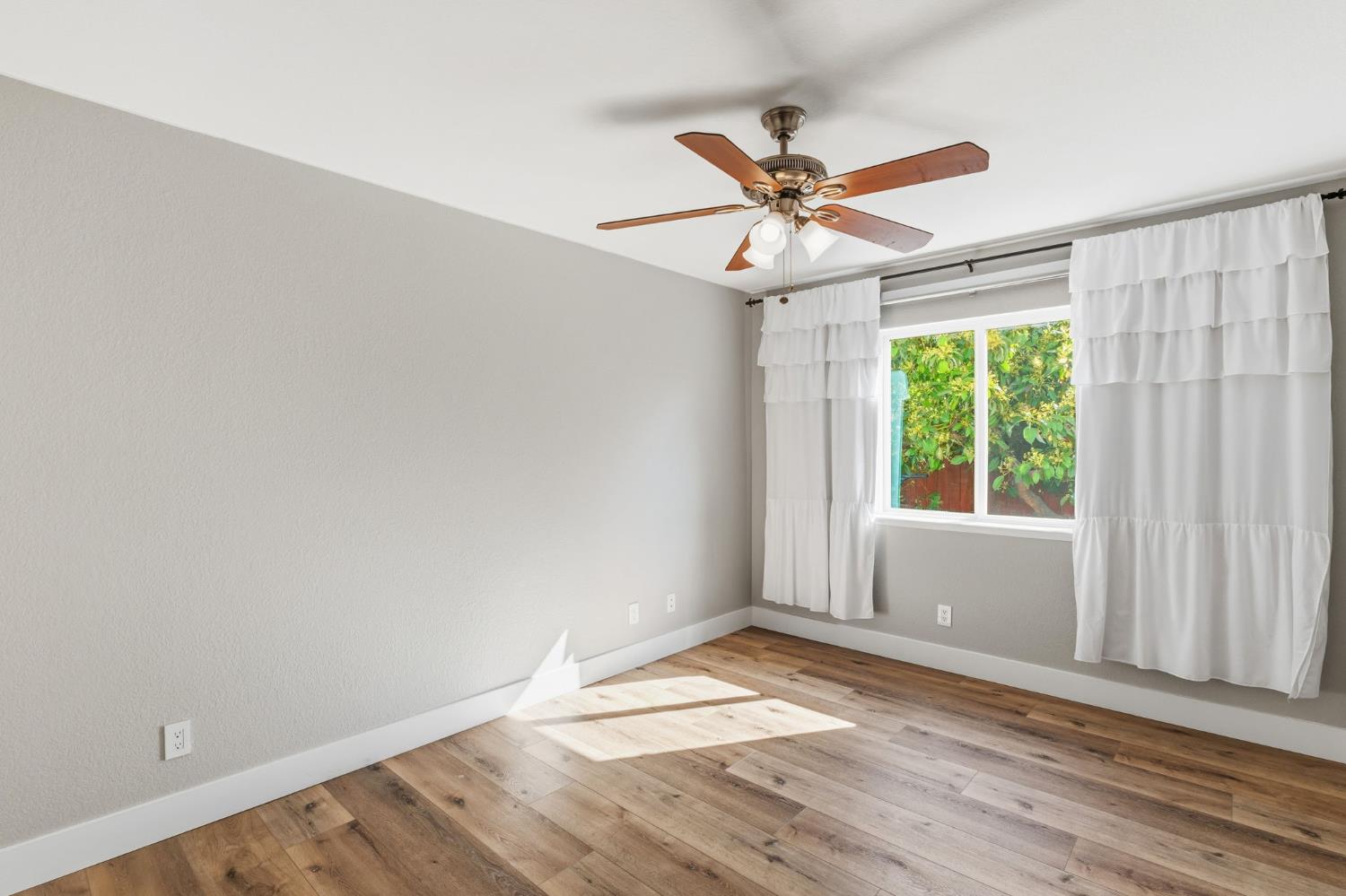 2740 E El Paso Ave, Fresno, CA 93720