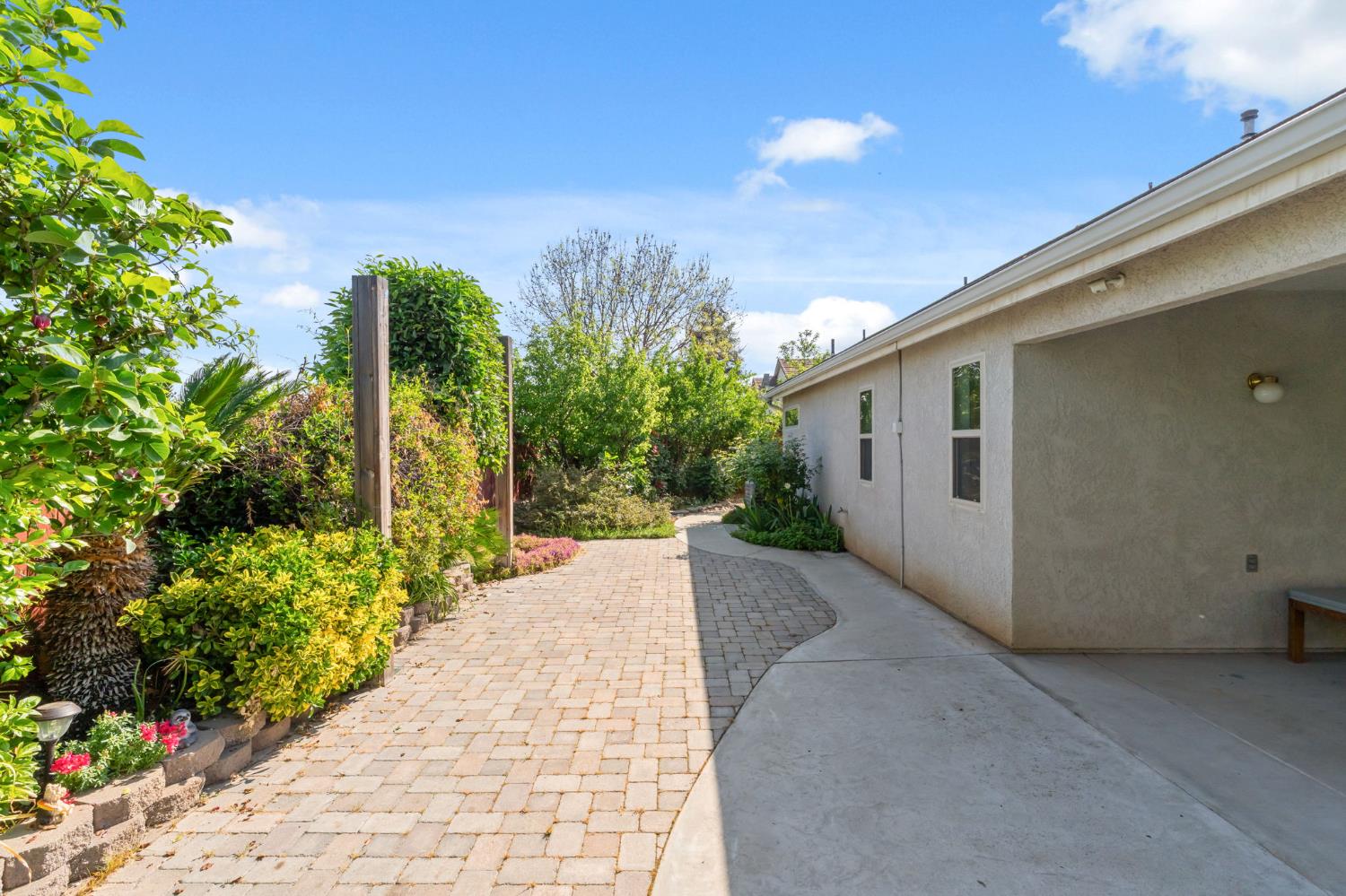 2740 E El Paso Ave, Fresno, CA 93720