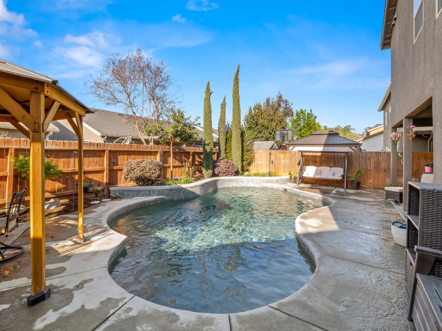 6878 W Alana Dr W, Fresno, CA 93722