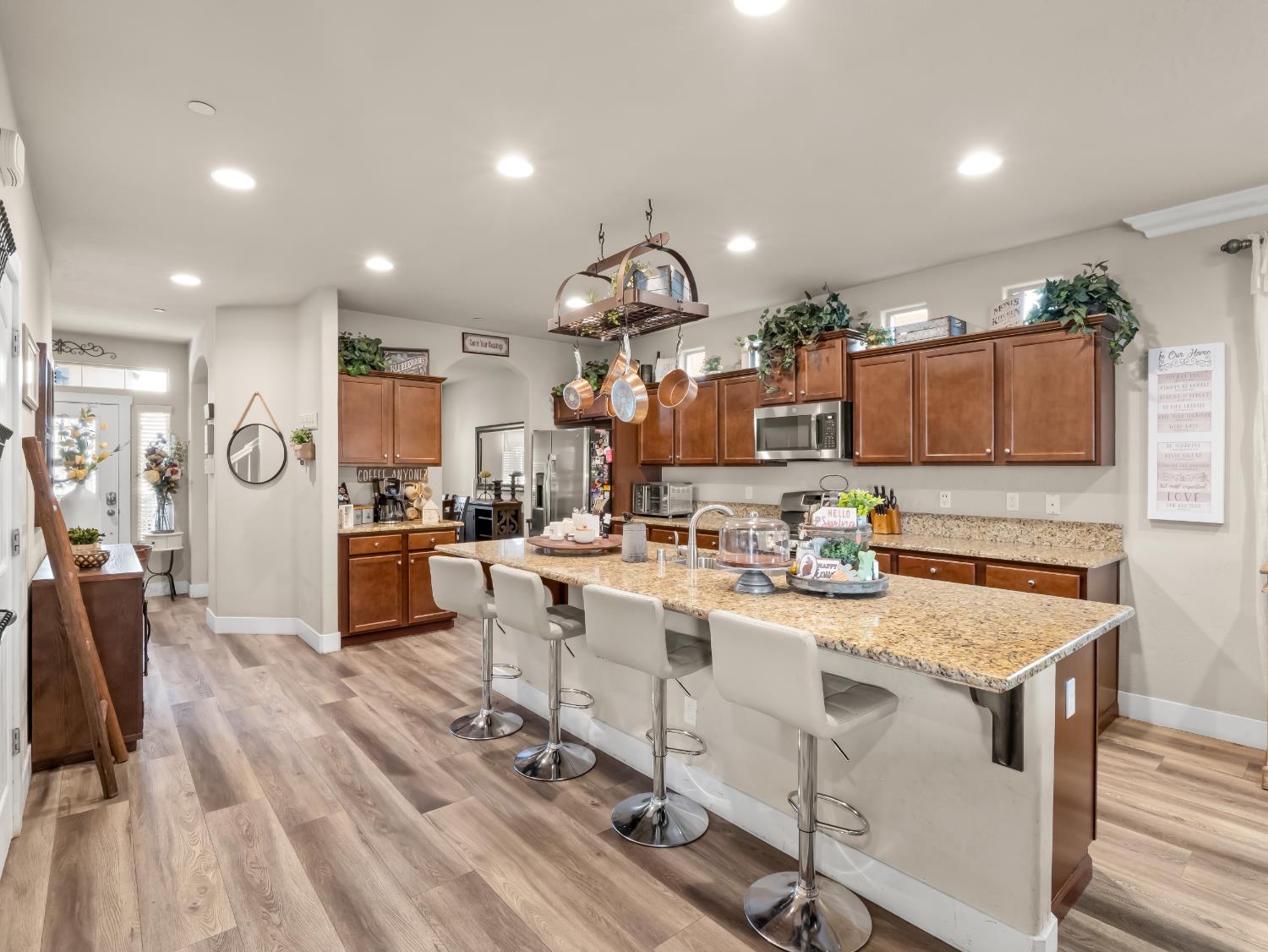 6878 W Alana Dr W, Fresno, CA 93722