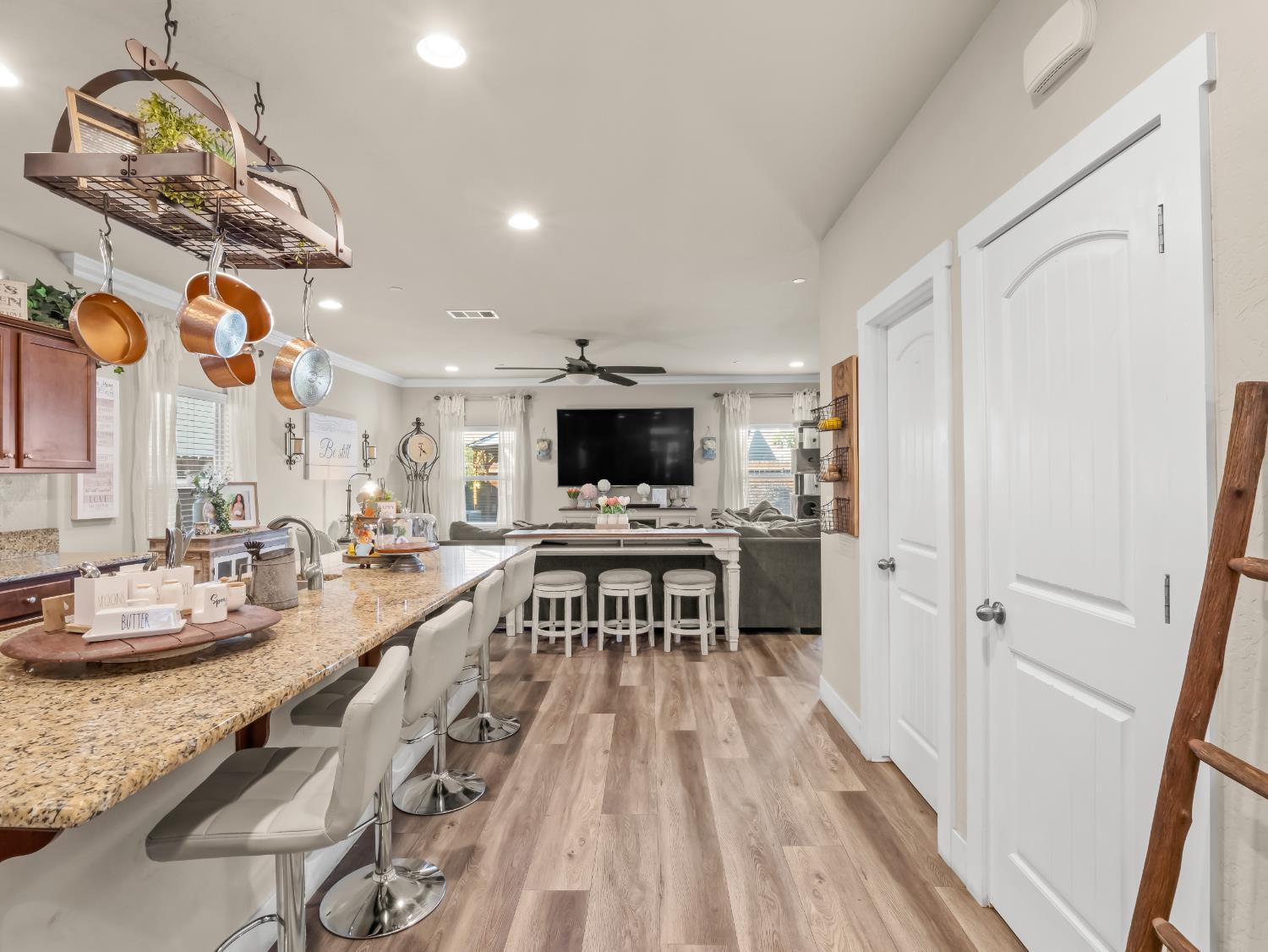 6878 W Alana Dr W, Fresno, CA 93722