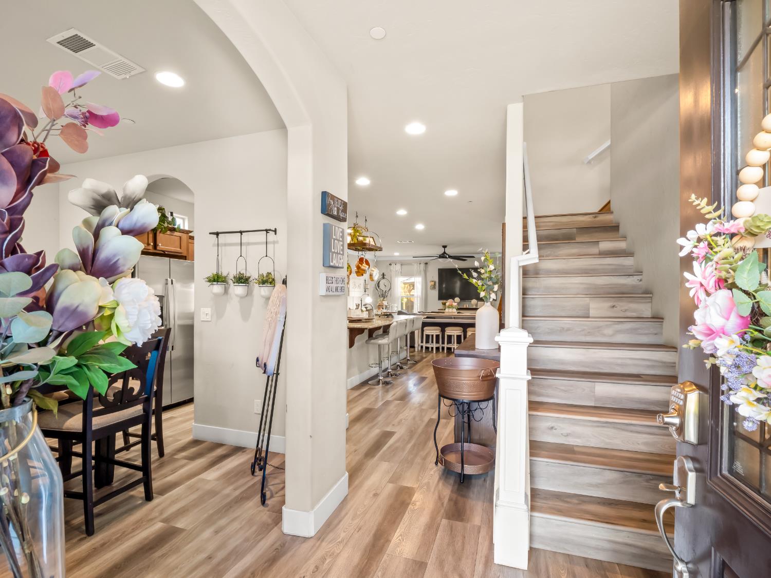 6878 W Alana Dr W, Fresno, CA 93722