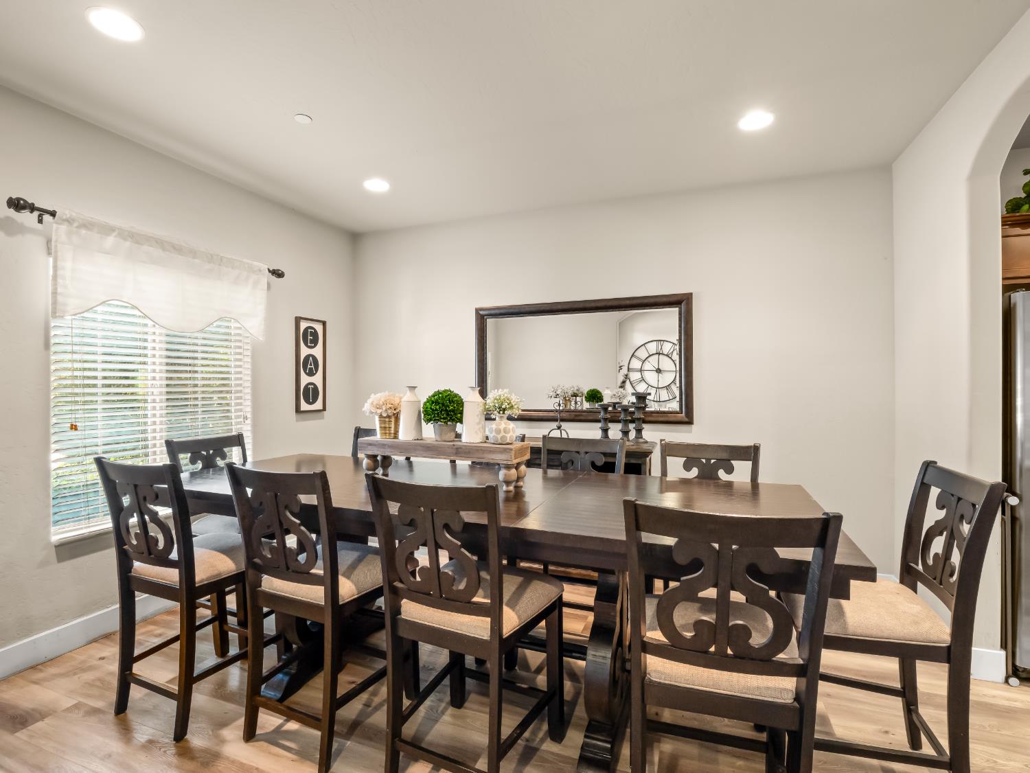 6878 W Alana Dr W, Fresno, CA 93722