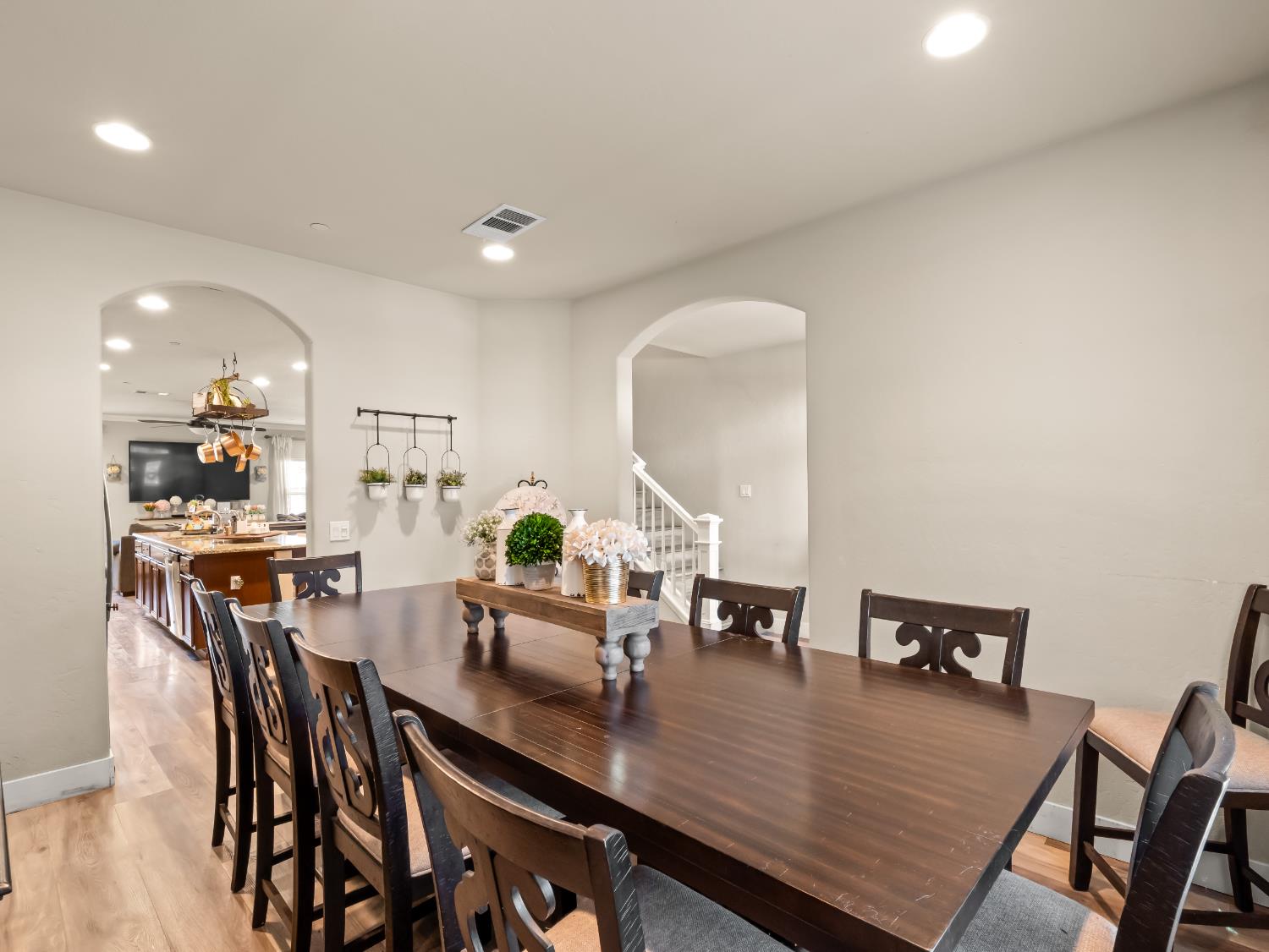 6878 W Alana Dr W, Fresno, CA 93722