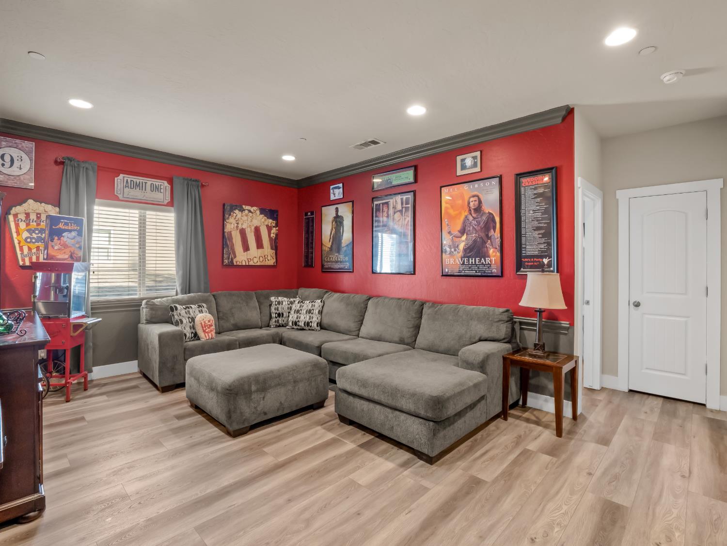 6878 W Alana Dr W, Fresno, CA 93722