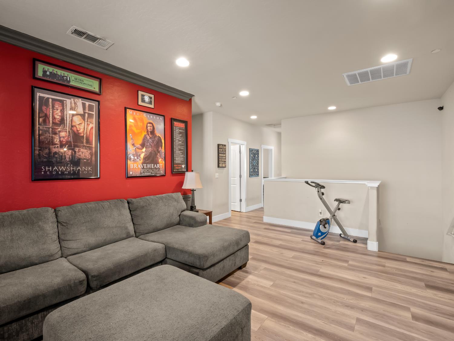 6878 W Alana Dr W, Fresno, CA 93722