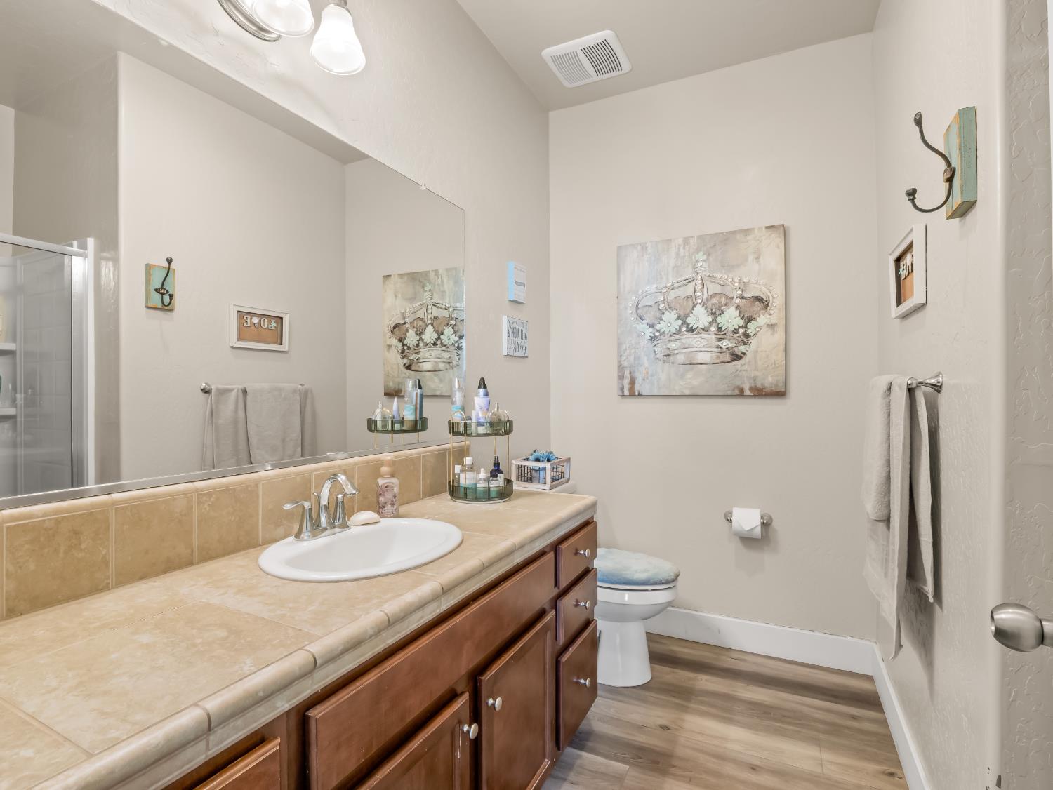 6878 W Alana Dr W, Fresno, CA 93722