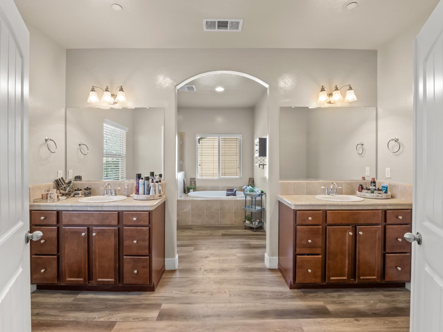 6878 W Alana Dr W, Fresno, CA 93722