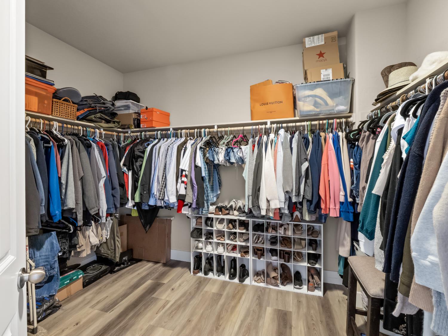 6878 W Alana Dr W, Fresno, CA 93722