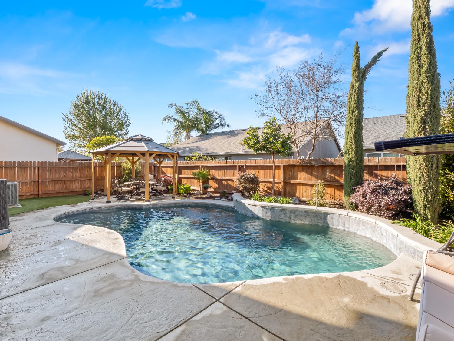 6878 W Alana Dr W, Fresno, CA 93722