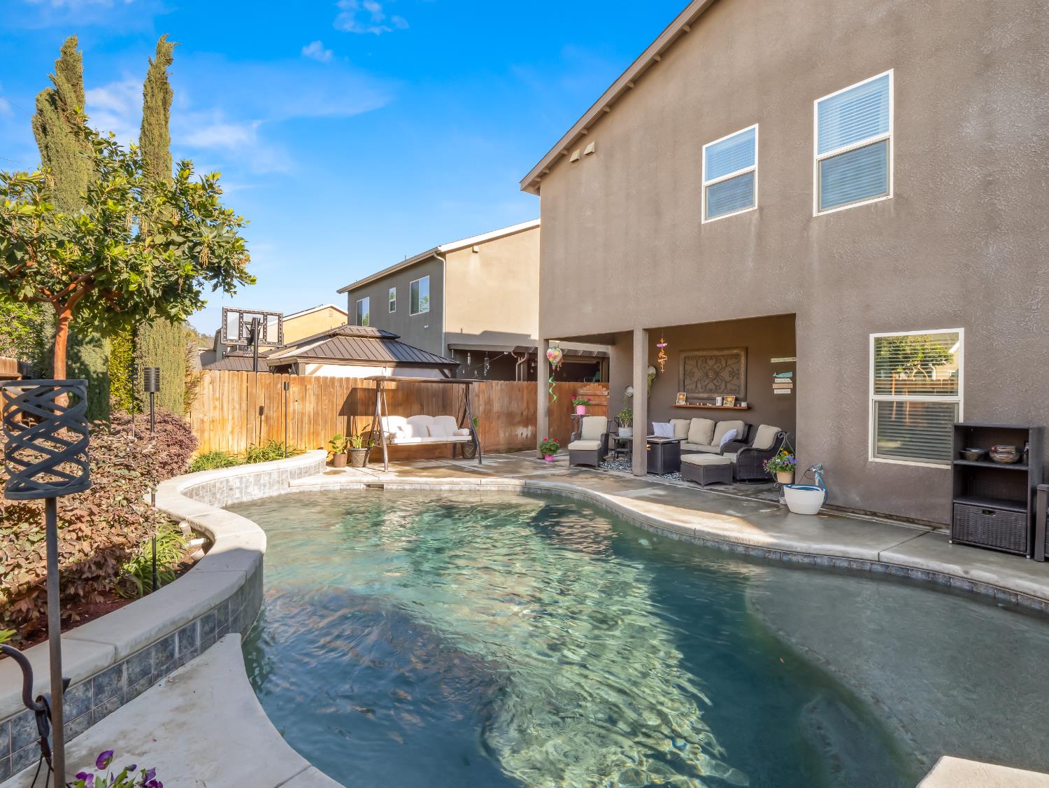 6878 W Alana Dr W, Fresno, CA 93722