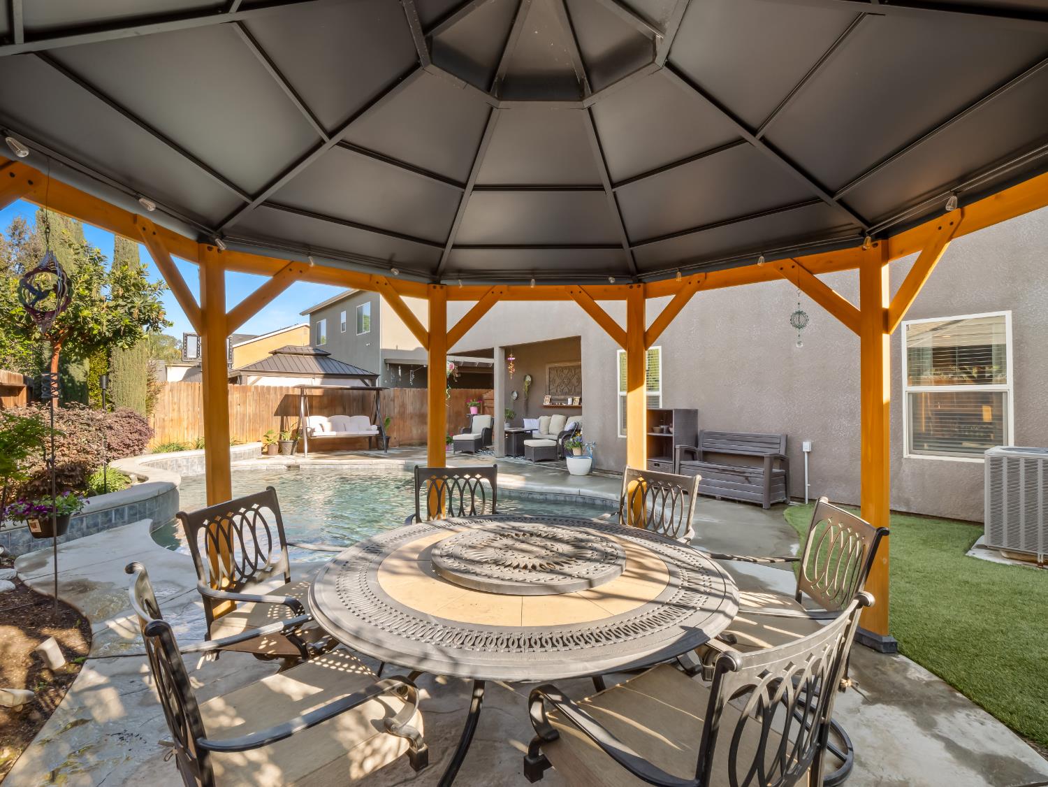 6878 W Alana Dr W, Fresno, CA 93722