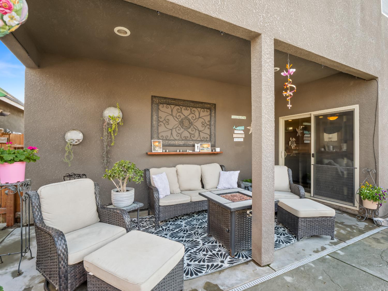 6878 W Alana Dr W, Fresno, CA 93722