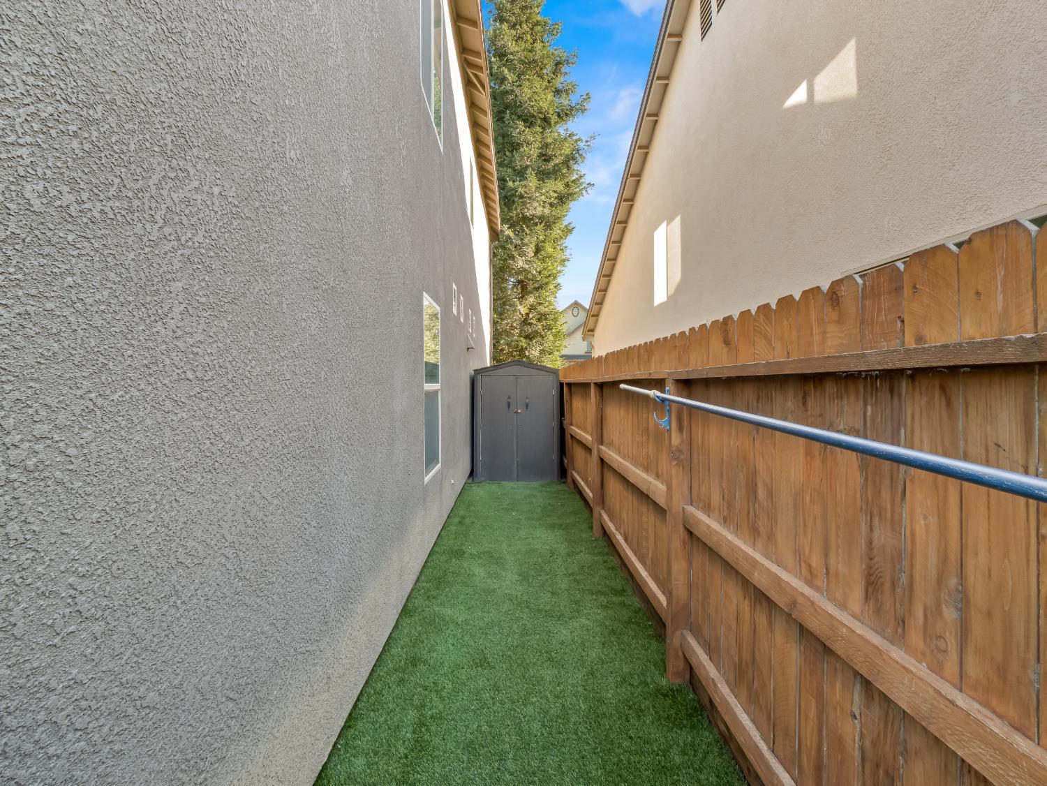 6878 W Alana Dr W, Fresno, CA 93722