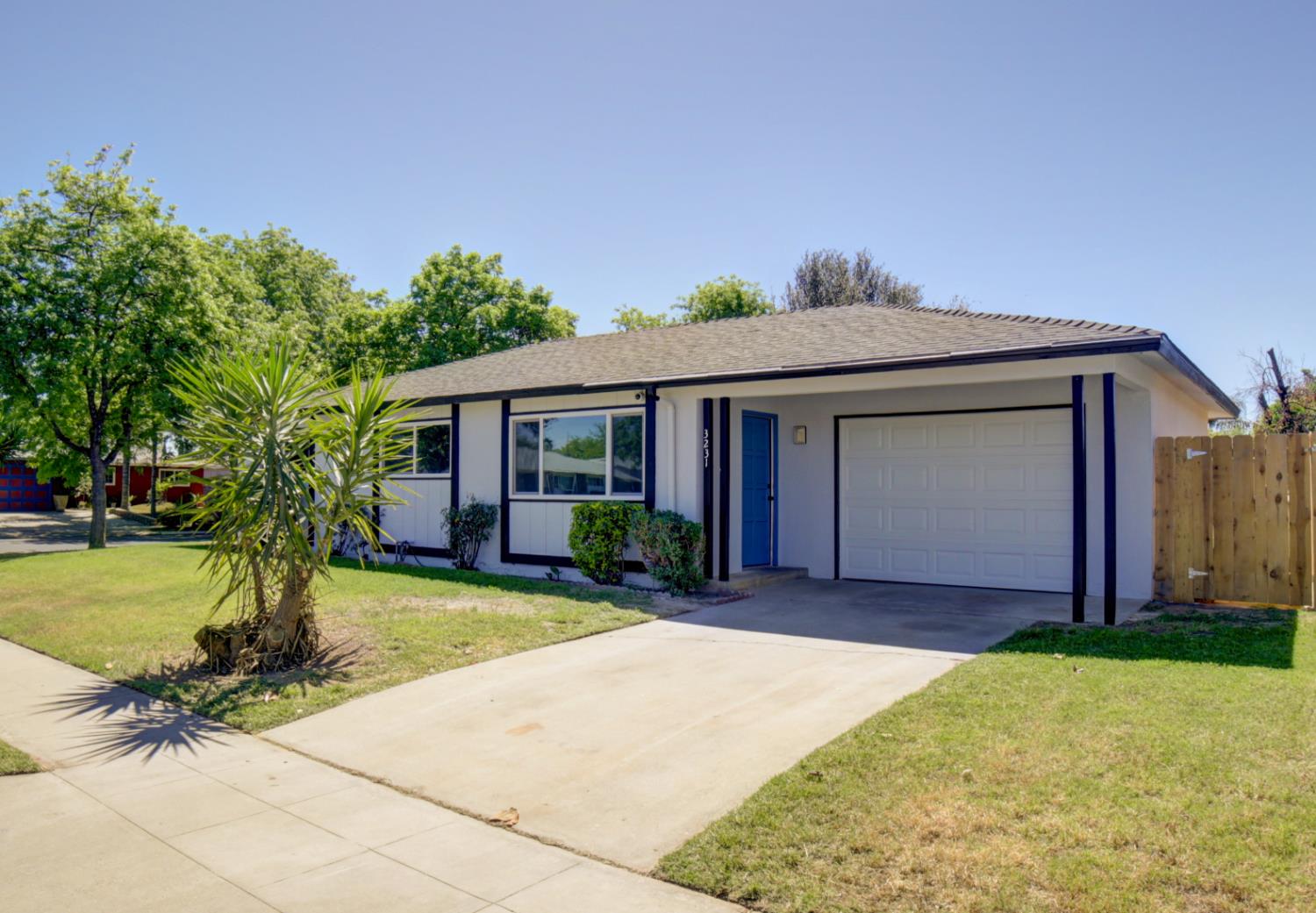 3231 W Indianapolis Ave, Fresno, CA 93722