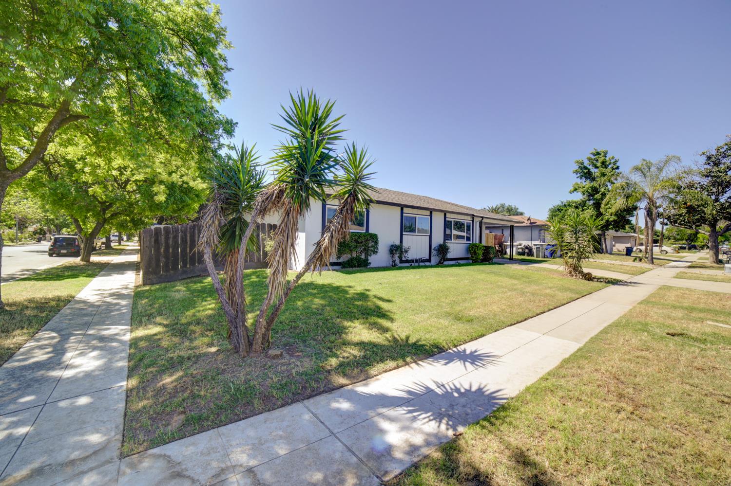 3231 W Indianapolis Ave, Fresno, CA 93722