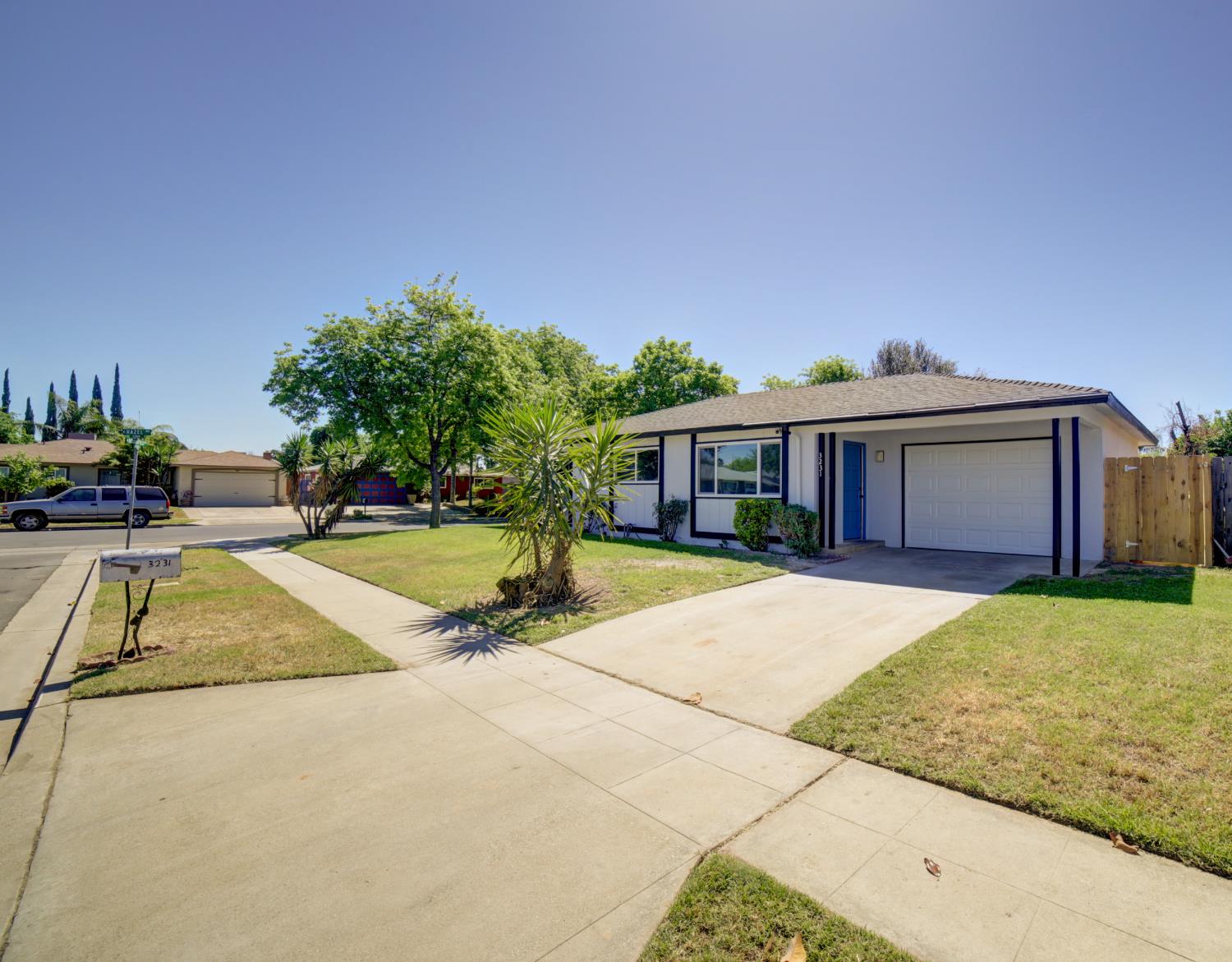 3231 W Indianapolis Ave, Fresno, CA 93722