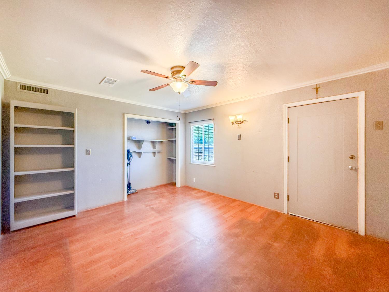 738 N Garden Ave, Fresno, CA 93727