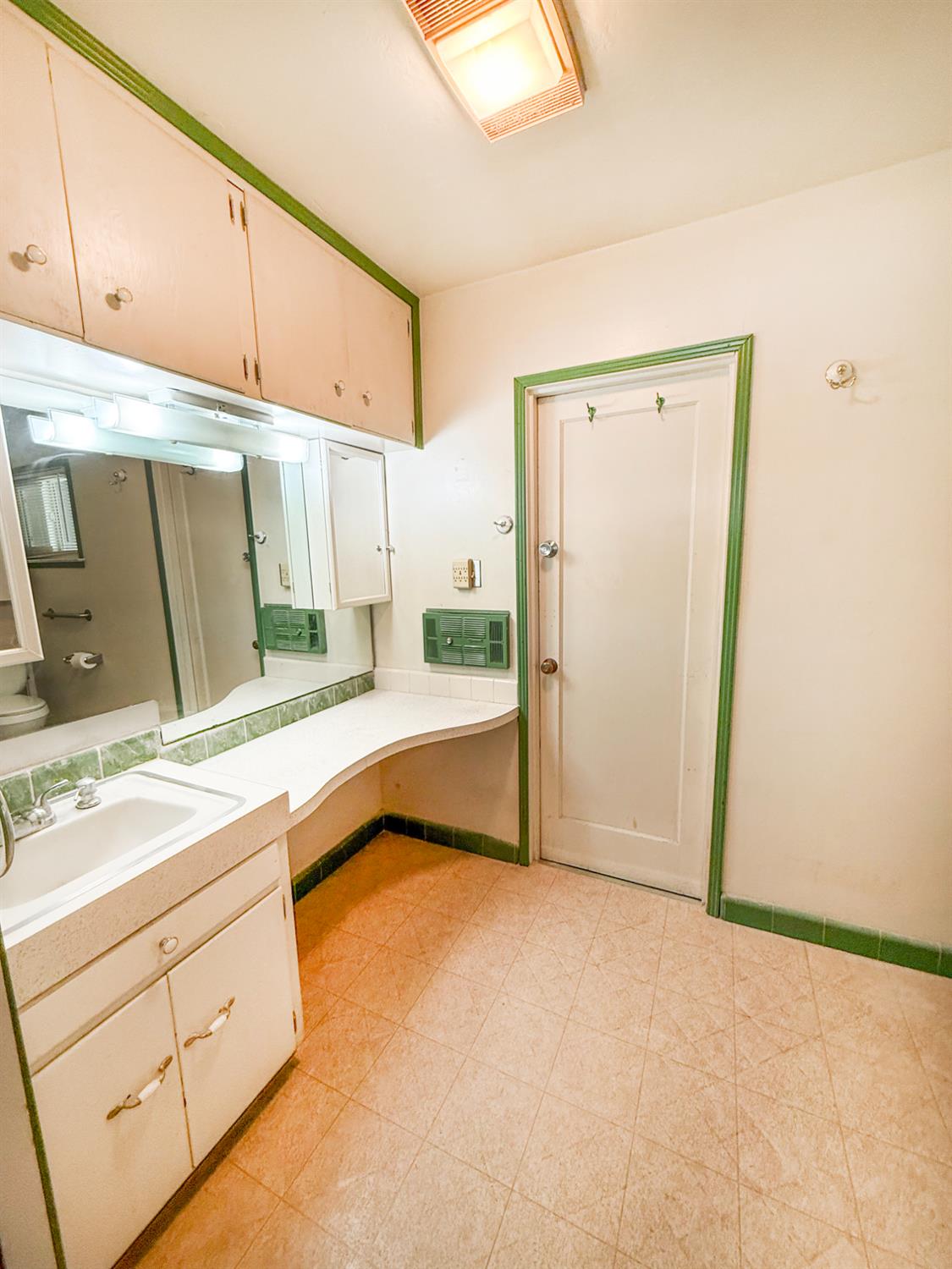 738 N Garden Ave, Fresno, CA 93727