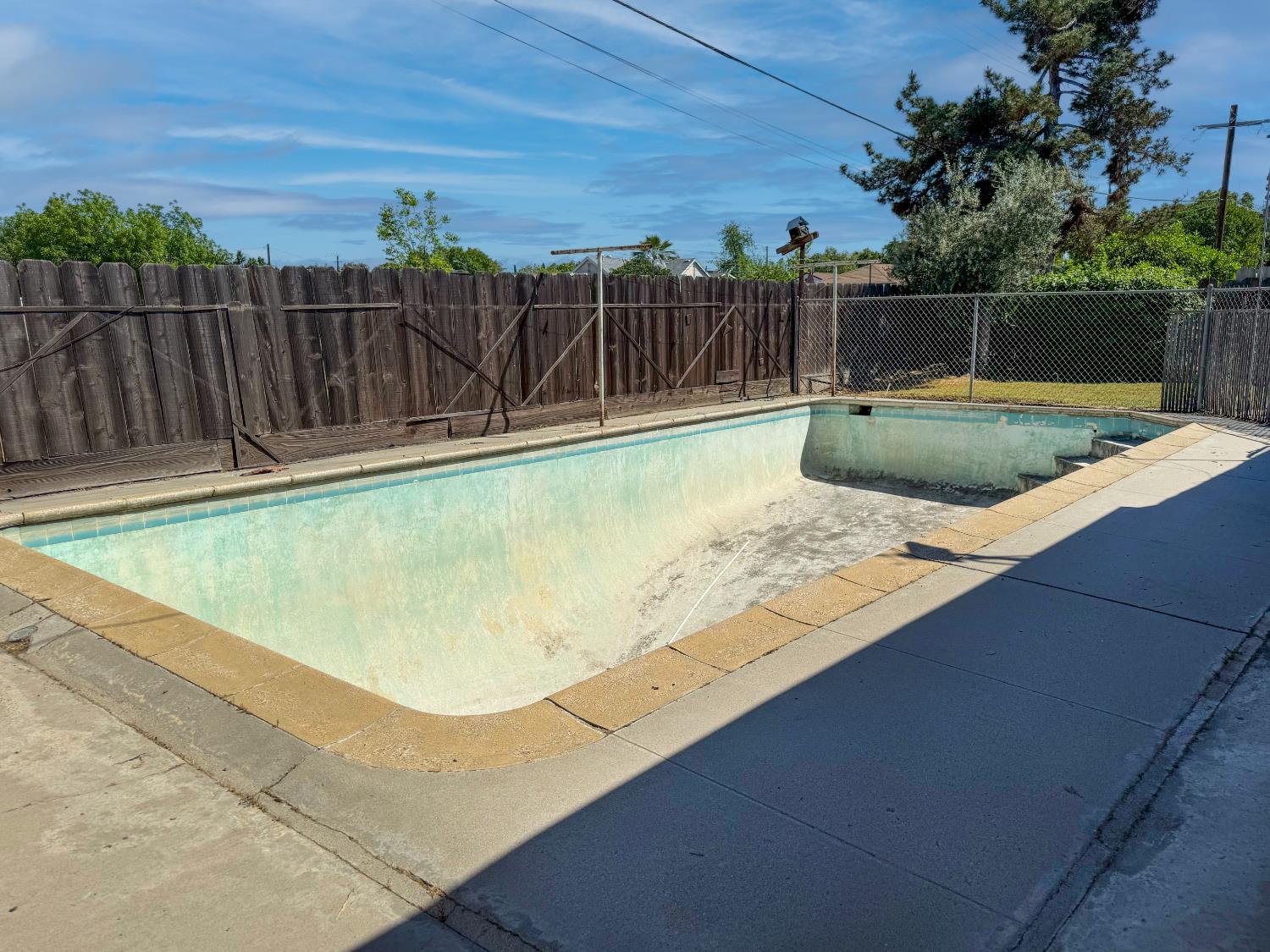 738 N Garden Ave, Fresno, CA 93727