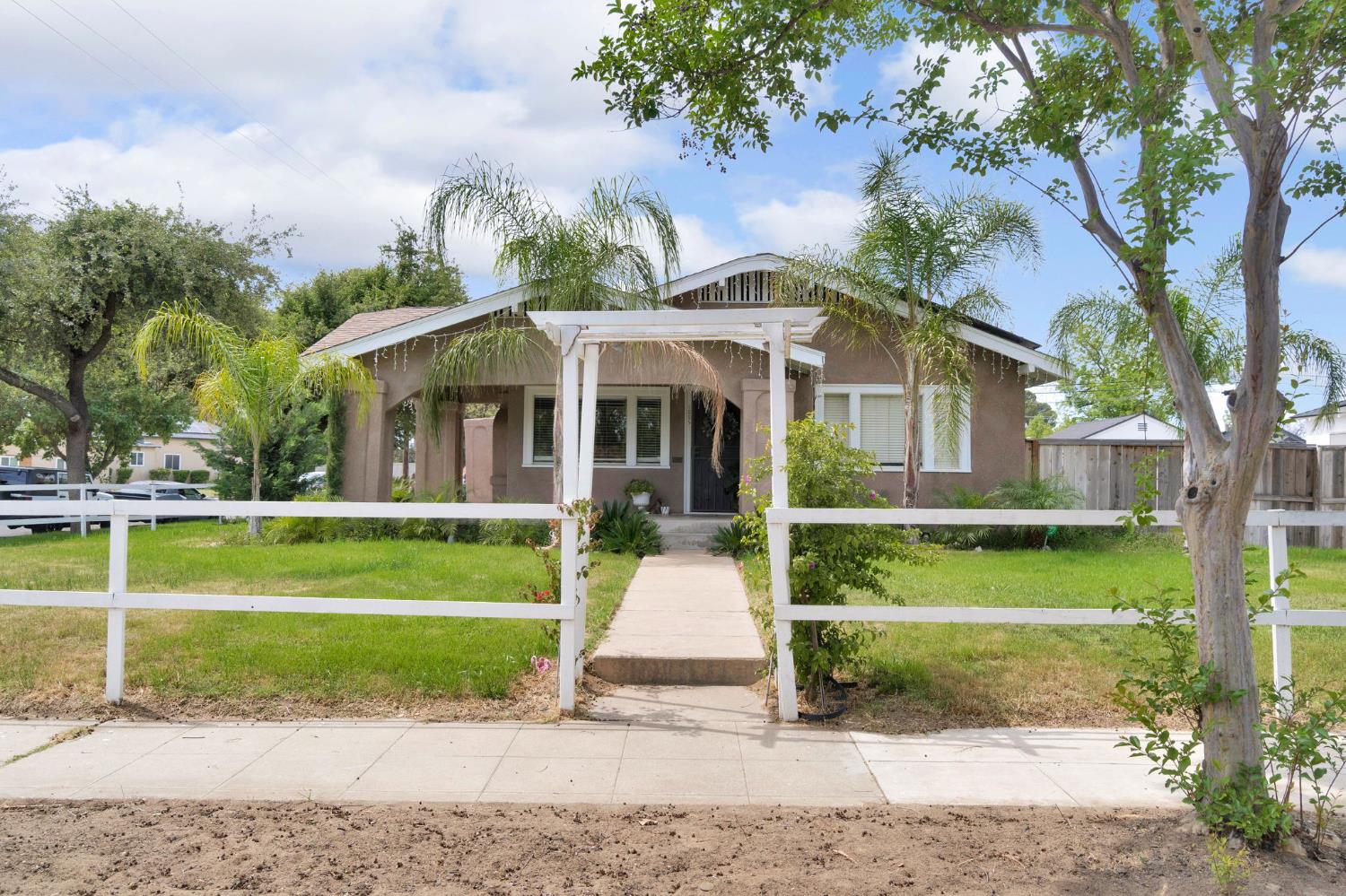 1005 N Fruit Ave, Fresno, CA 93728