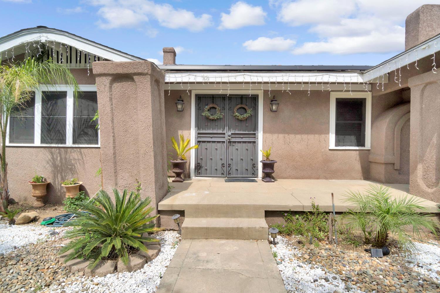 1005 N Fruit Ave, Fresno, CA 93728